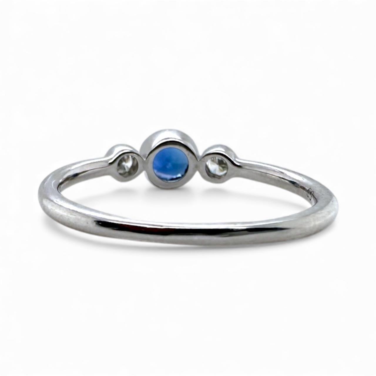 Zierlicher Saphir & Diamant Dreisteinring 18K Weißgold im Angebot 1