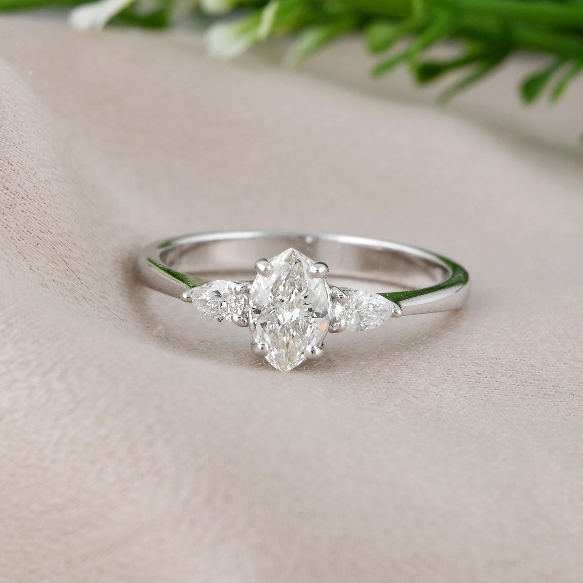 Im Angebot: Zierlicher SI/H Marquise Birne Diamant Drei Stein Verlobungsring 18k Weißgold () 4
