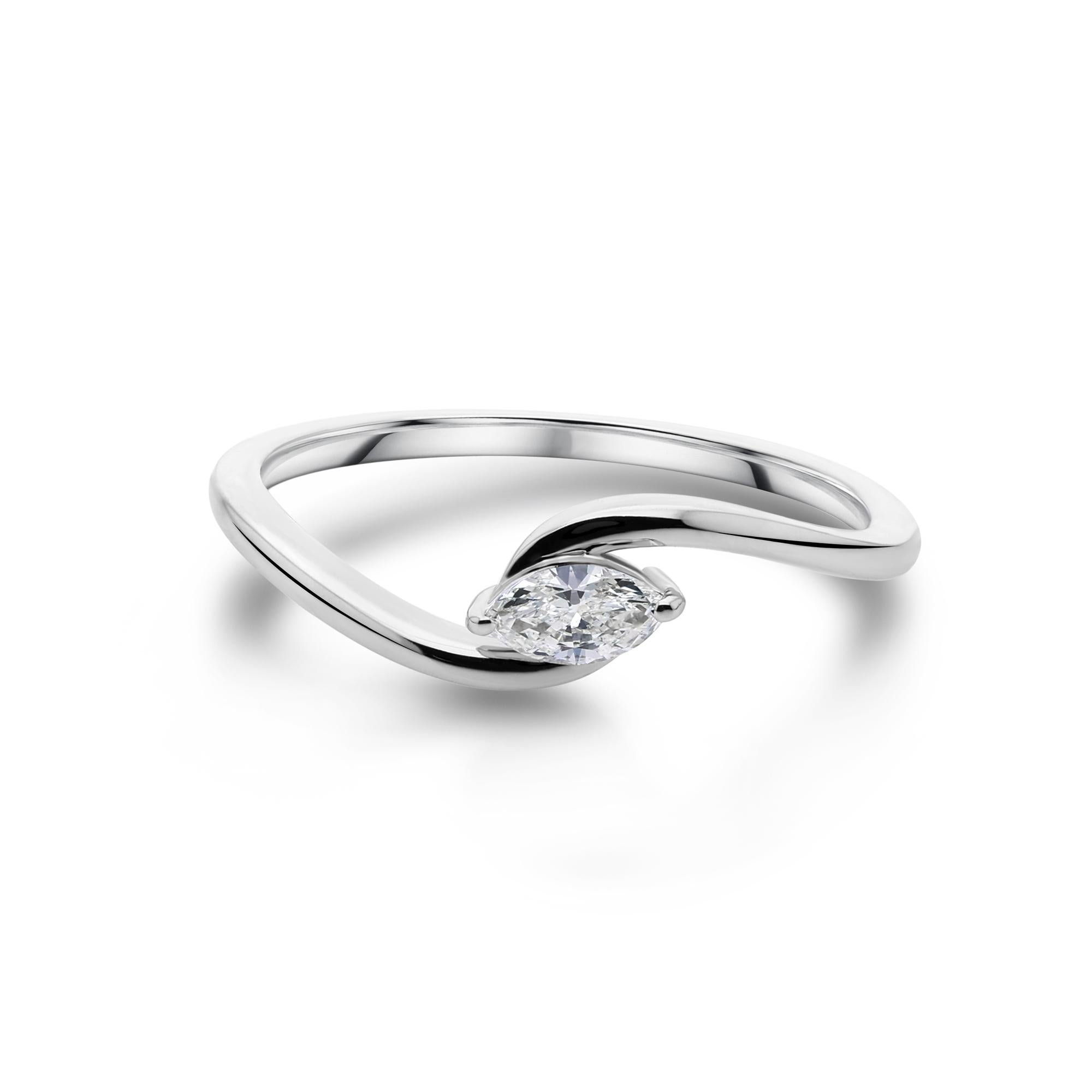 Im Angebot: Zierlicher Solitär SI/H Diamond Twisted Ring 18K Weißgold Handmade Jewelry () 4