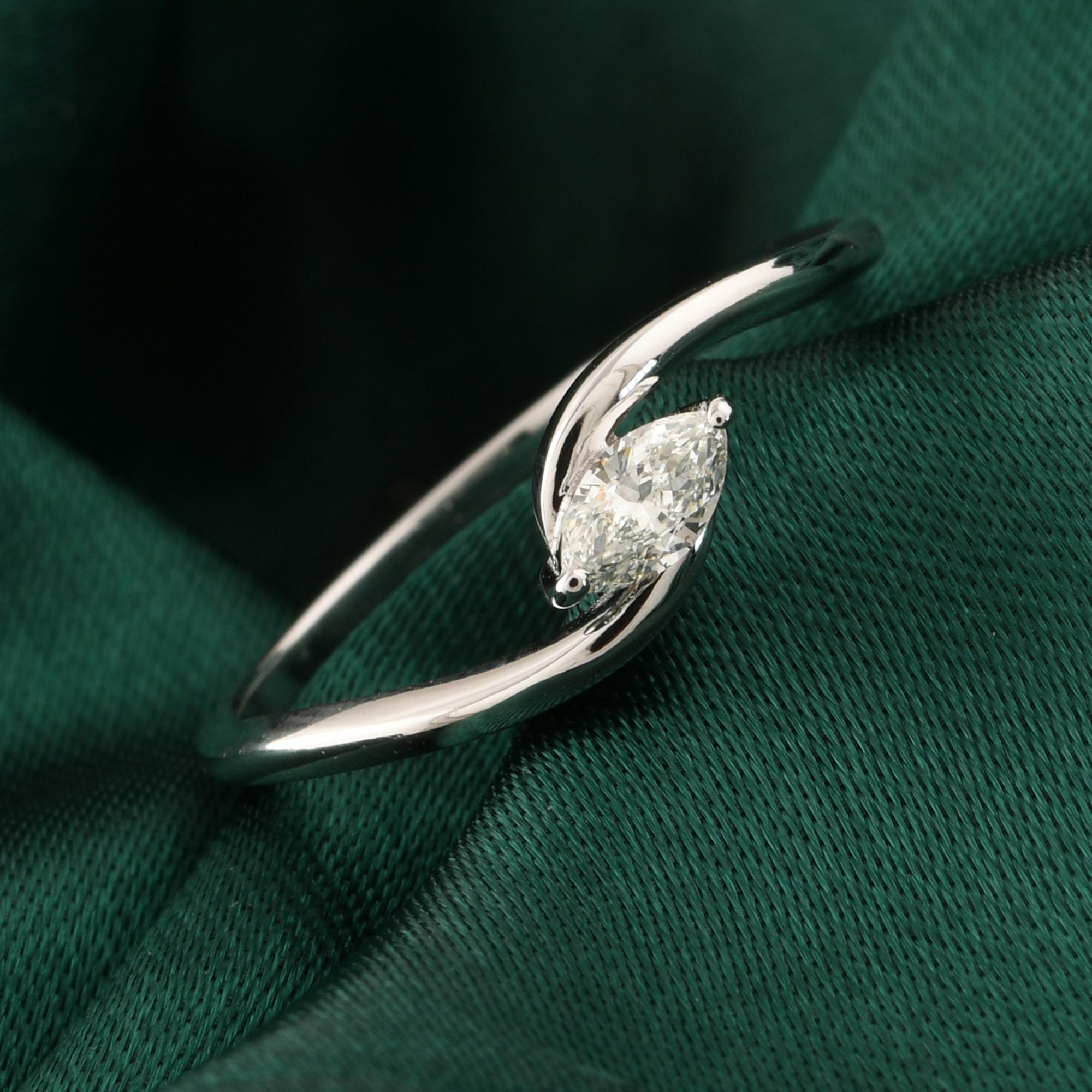 Im Angebot: Zierlicher Solitär SI/H Diamond Twisted Ring 18K Weißgold Handmade Jewelry () 8