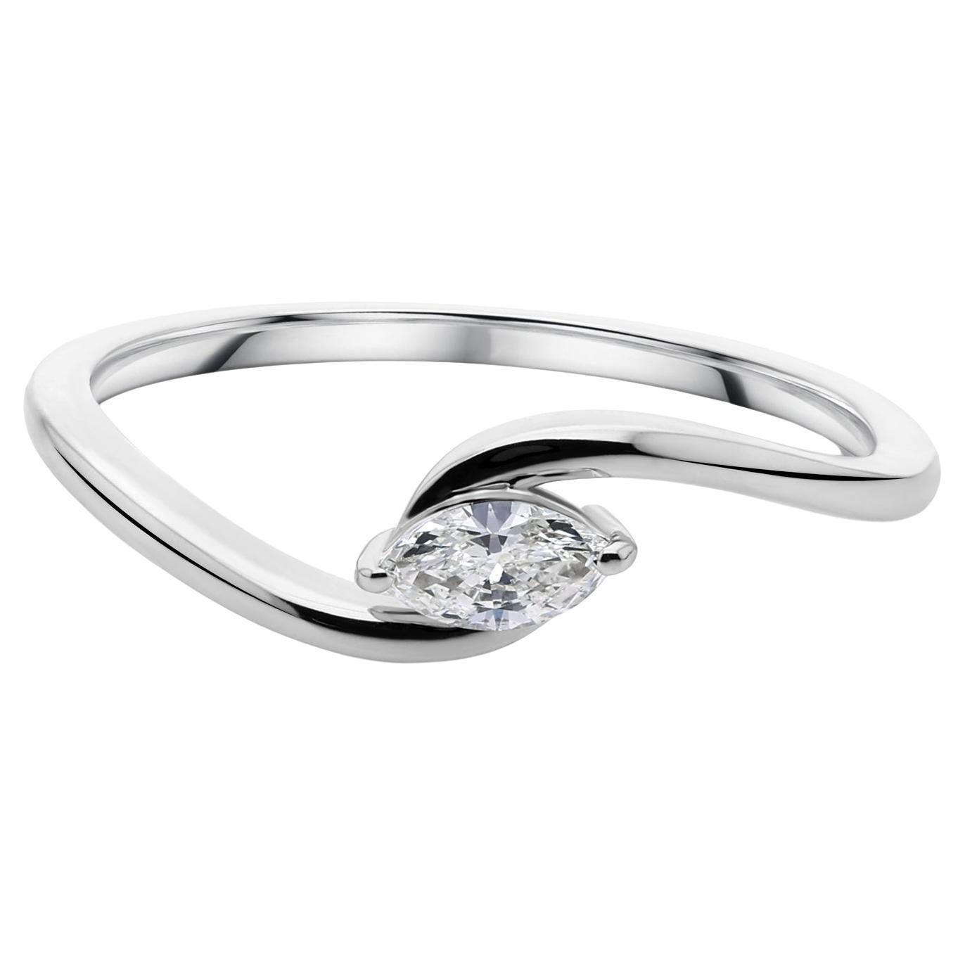 Dainty Solitaire SI/H Diamond Twisted Ring 18K White Gold Handmade Jewelry (Bague torsadée en or blanc 18K)