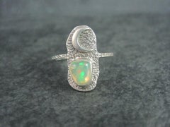 Sterlingsilber-Opal-Mondring mit Feuchtigkeit
