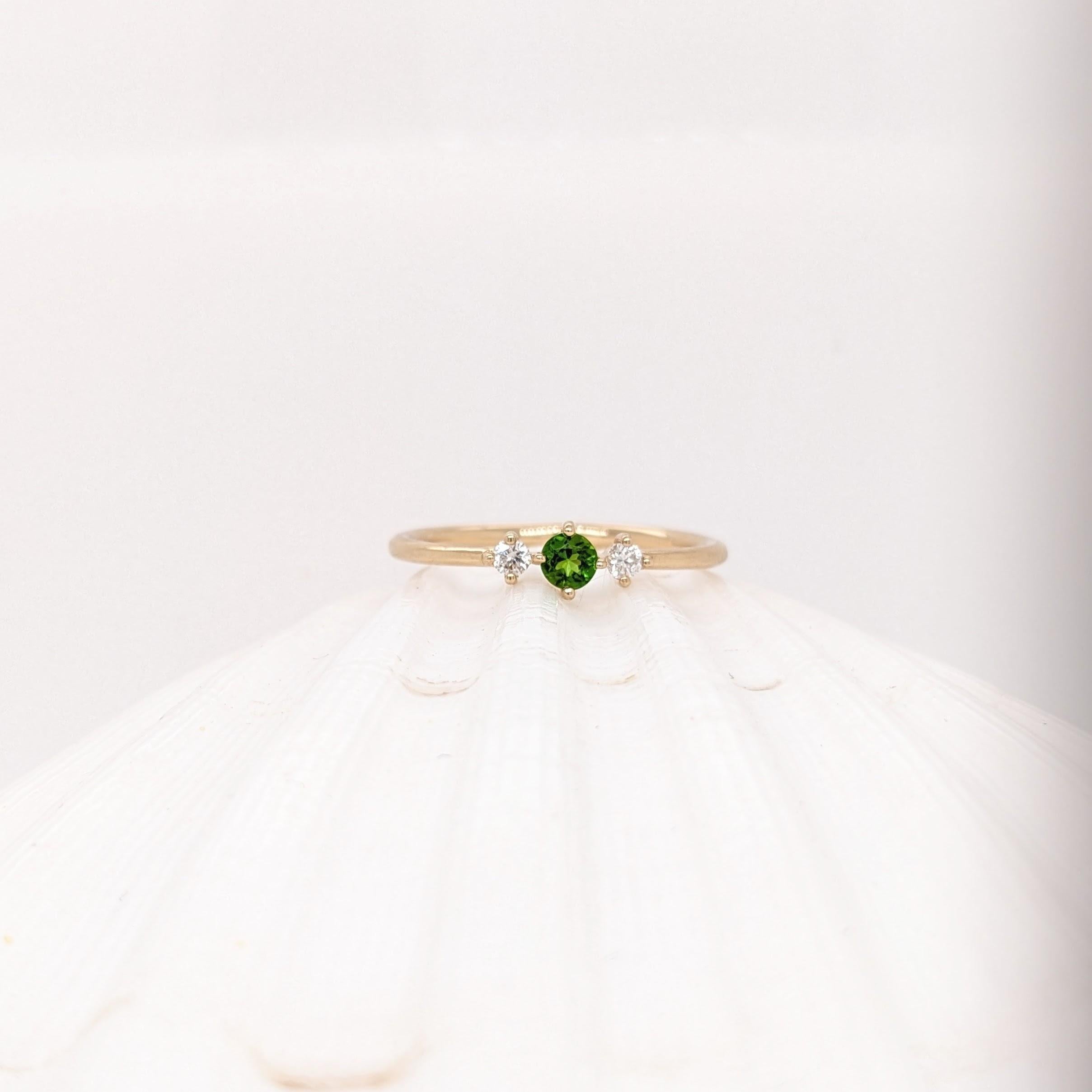Taglio rotondo Delicato anello di tsavorite con diamanti estratti dalla terra in oro massiccio 14K  Rotondo da 3 mm in vendita