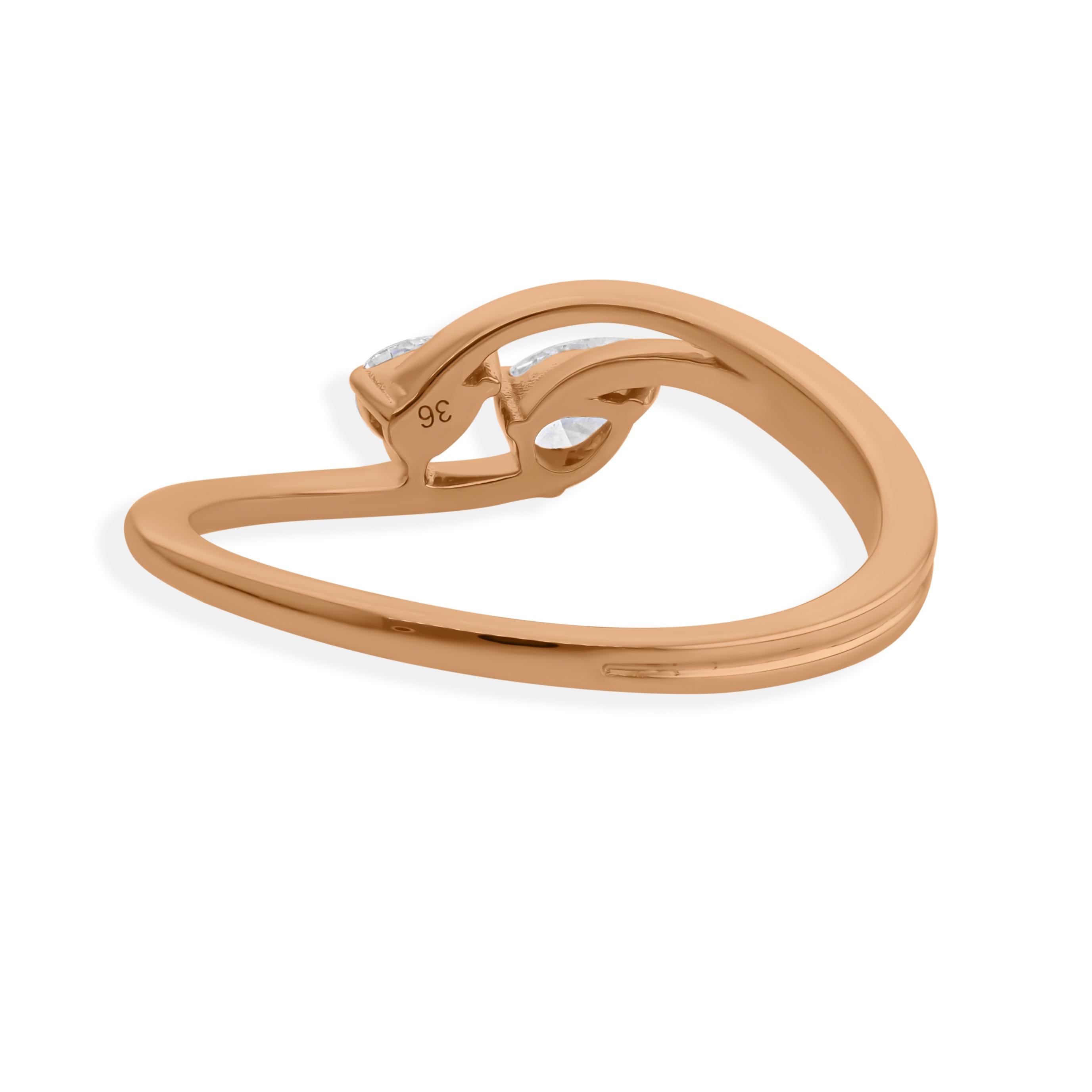 En vente :  Dainty Two Stone Diamond Stackable Ring 18k Solid Rose Gold (bague empilable à deux pierres en or rose massif) 4