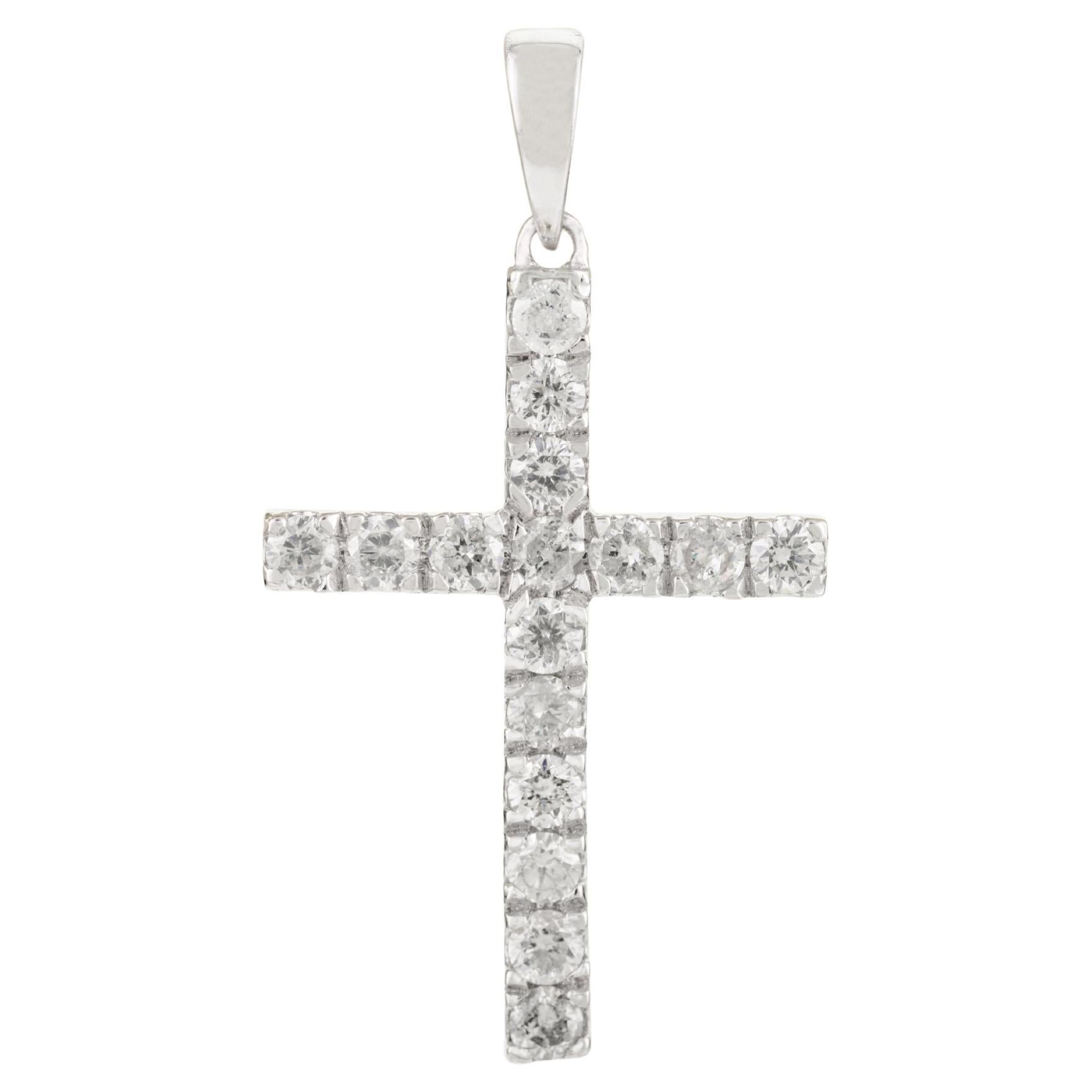 Delicado colgante unisex en forma de cruz con diamantes fabricado en oro blanco macizo de 14k
