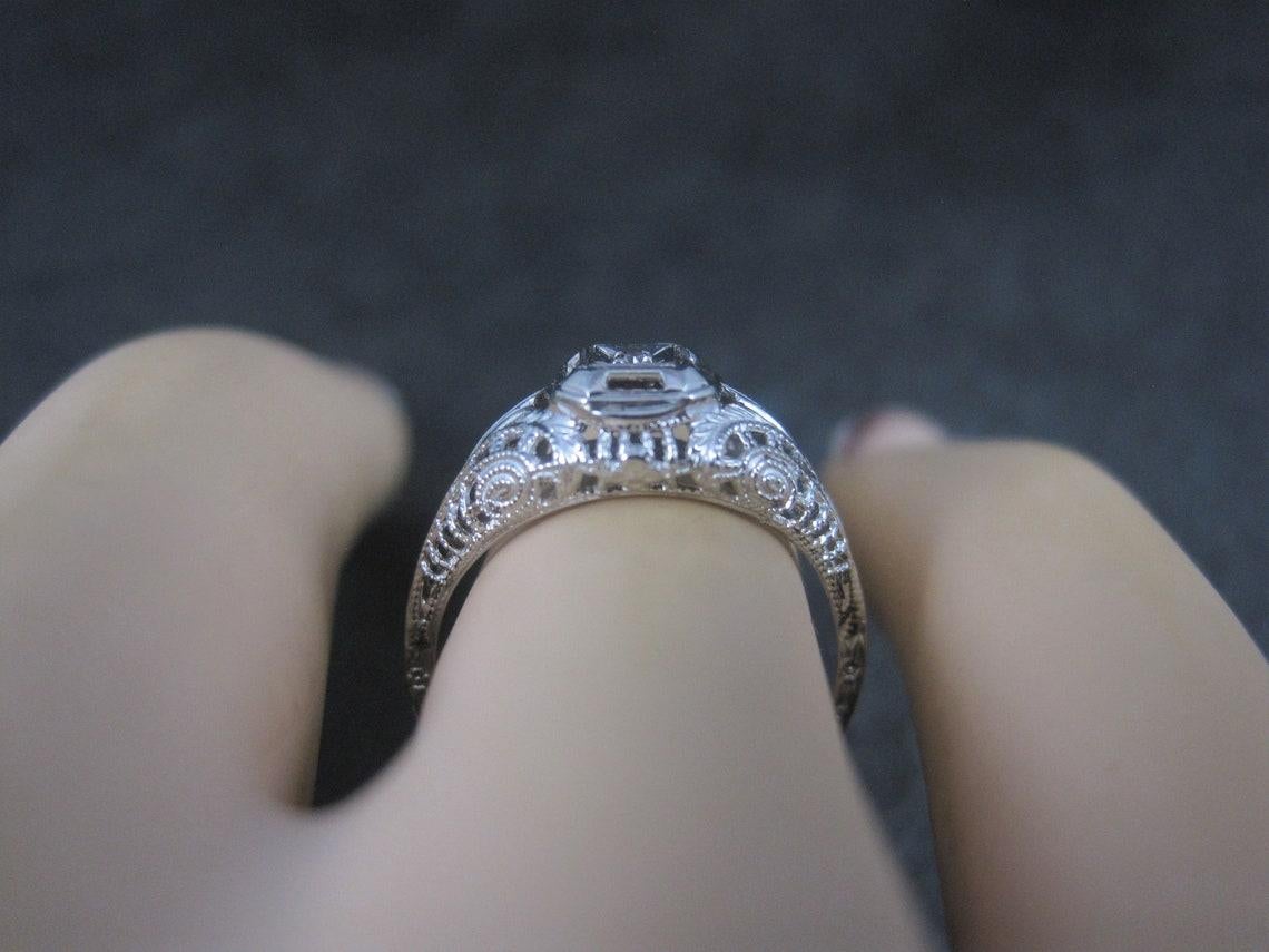 Dainty Vintage 10K Filigree Diamond Promise Bague Taille 6 en vente 3