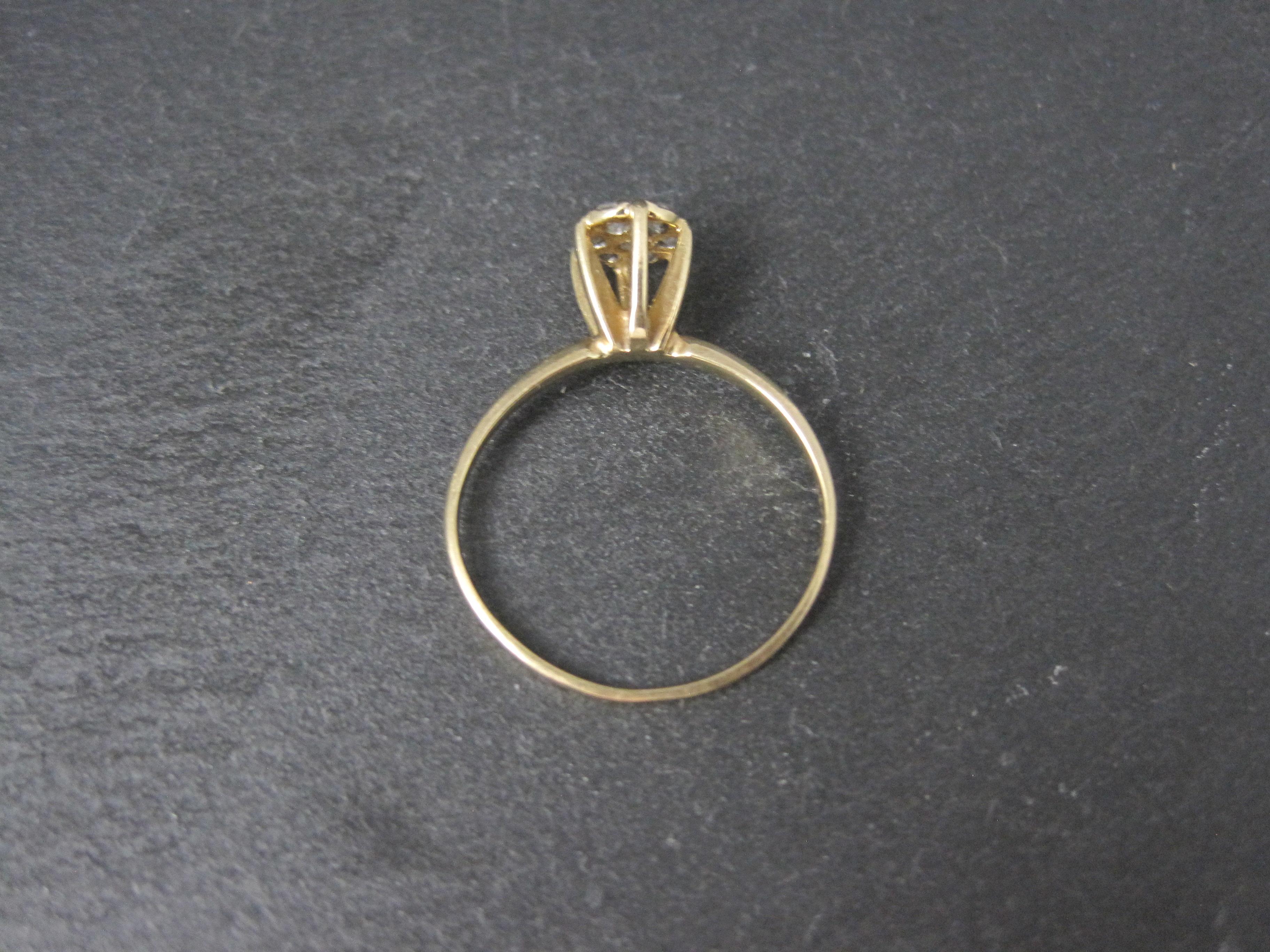 Dainty Vintage 10K hochgefasster Diamant-Cluster-Ring Größe 6 Damen im Angebot