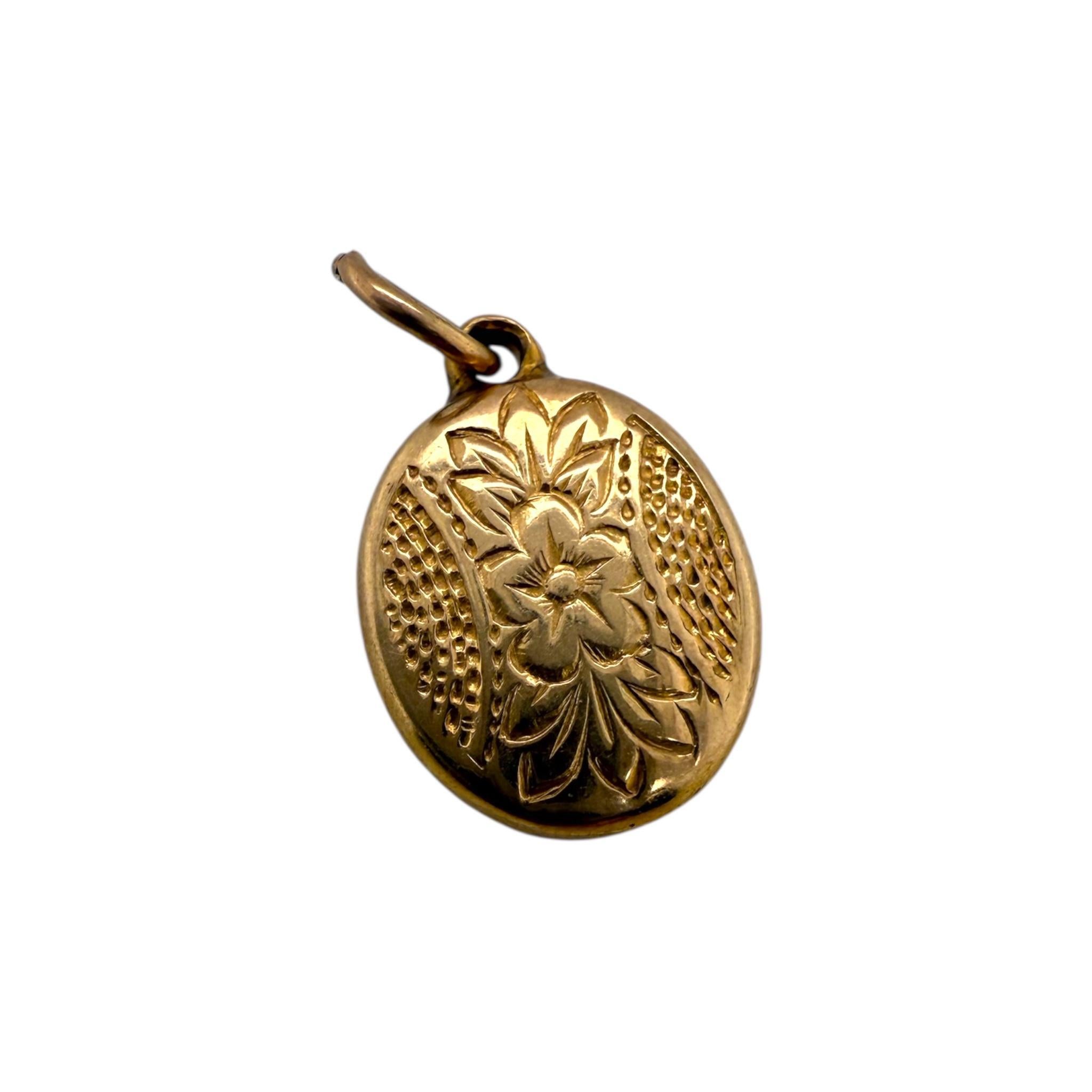¡¡Este podría ser el encanto más delicado!!
Es perfecta para un collar infantil o como amuleto en una pulsera.

Detalles del encanto
Material: Oro amarillo de 10 quilates
Longitud: 14 mm
Anchura: 8 mm
Peso: 0,3 gramos
Opciones de cadena disponibles