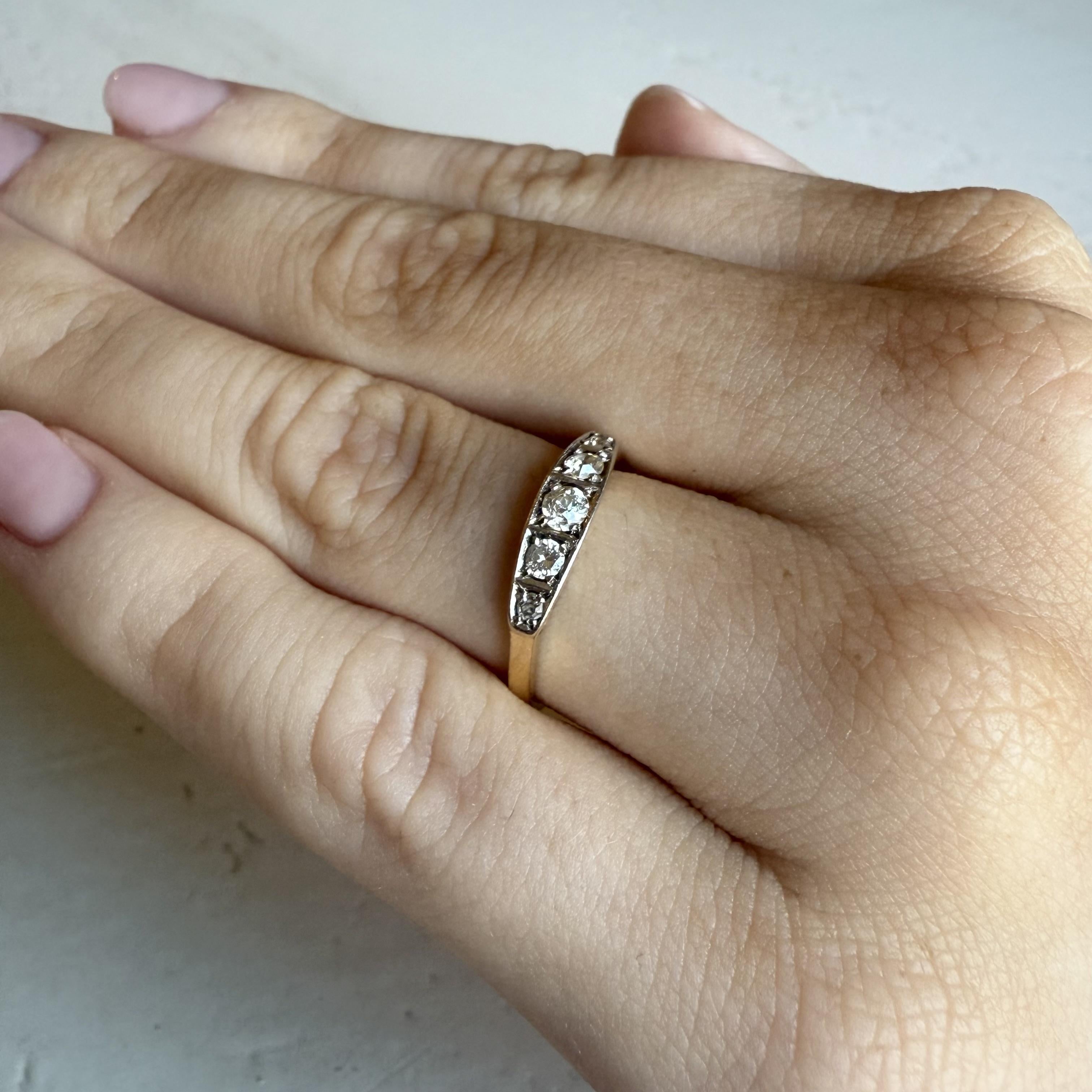 Art déco Dainty Vintage Diamond Band Or jaune 18K et Platine en vente