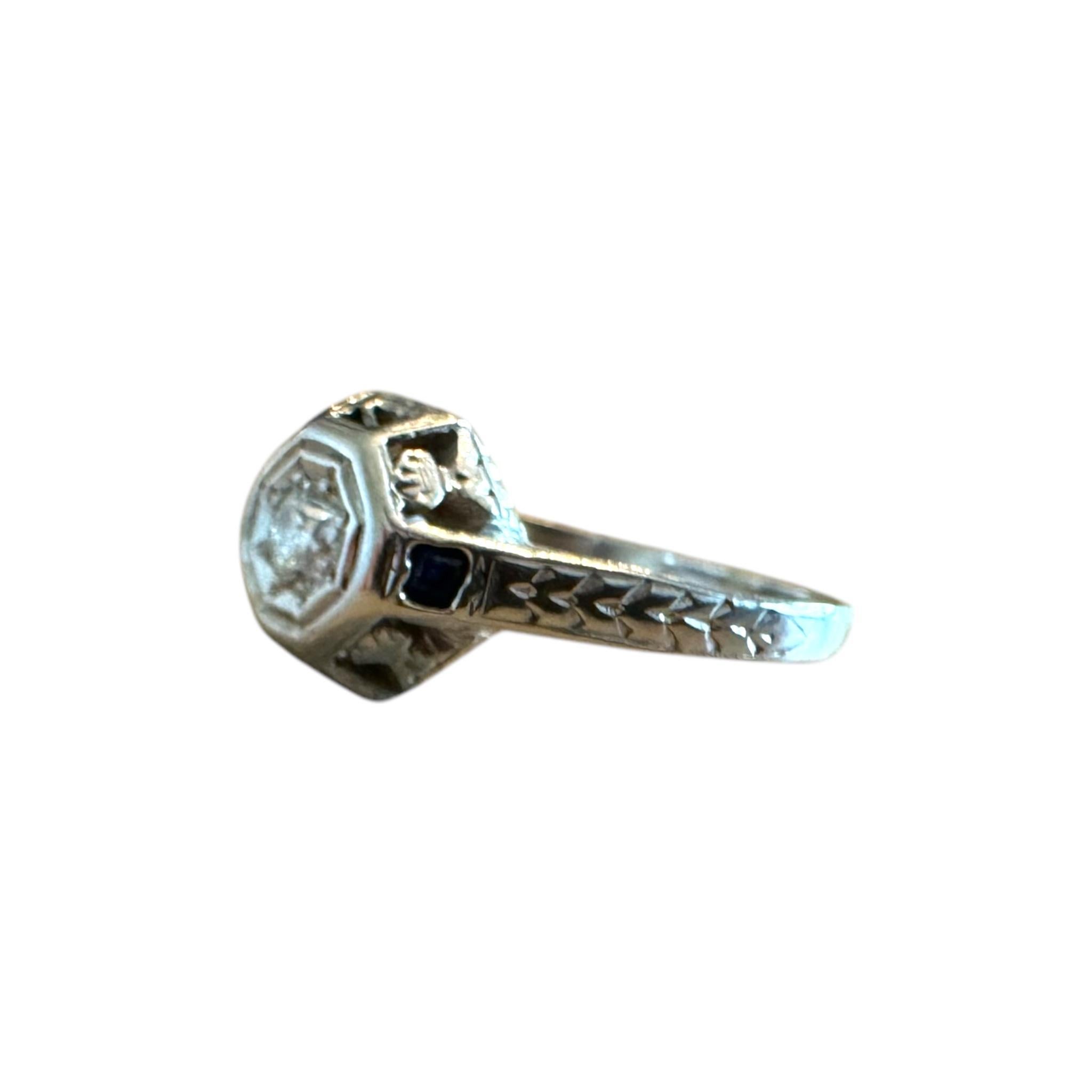 Dainty Vintage Diamond & Sapphire Bague Belias en vente 2