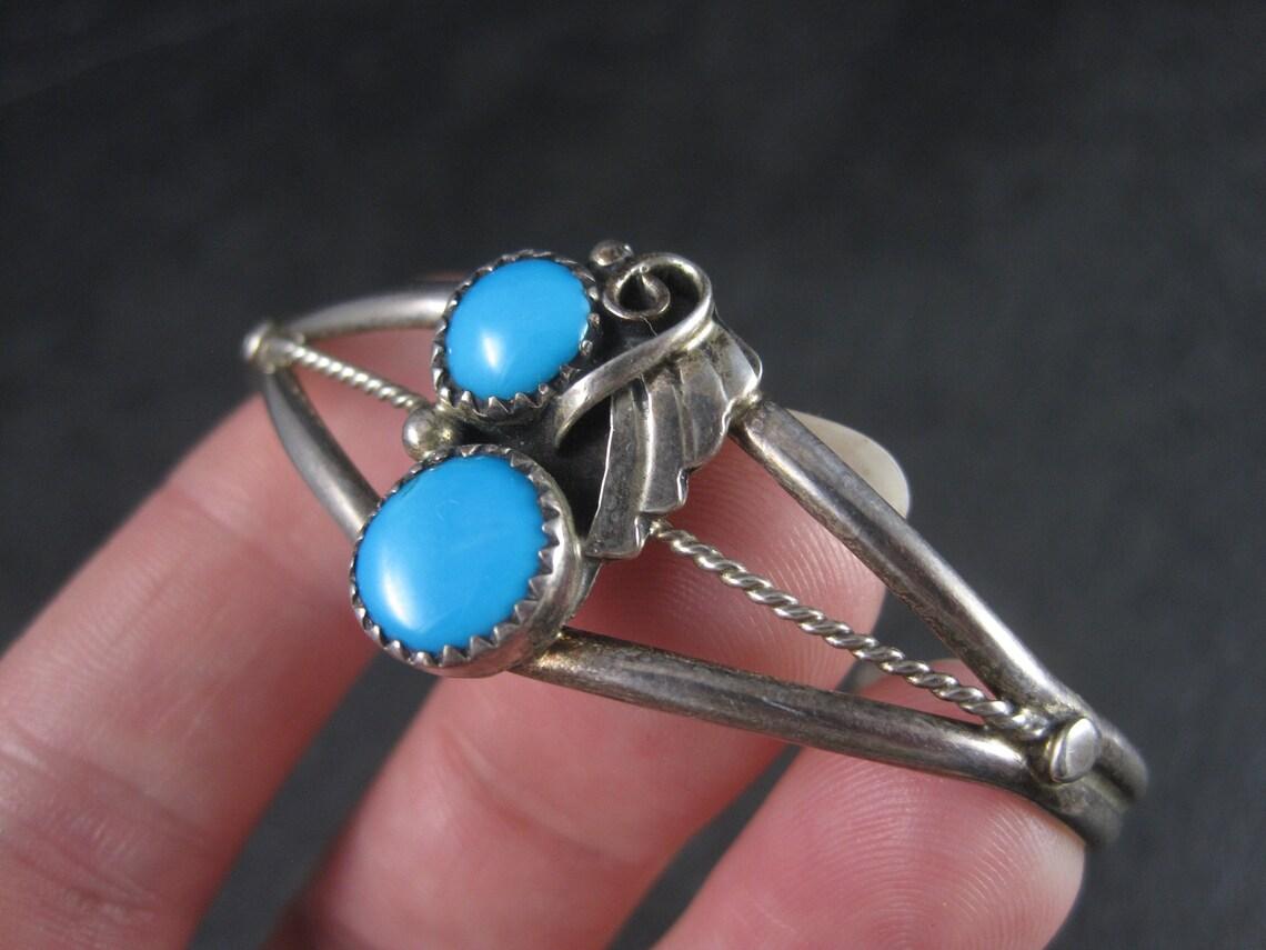 Dainty Vintage Southwestern Sterling Turquoise Cuff Bracelet 6 Inches For Sale 1