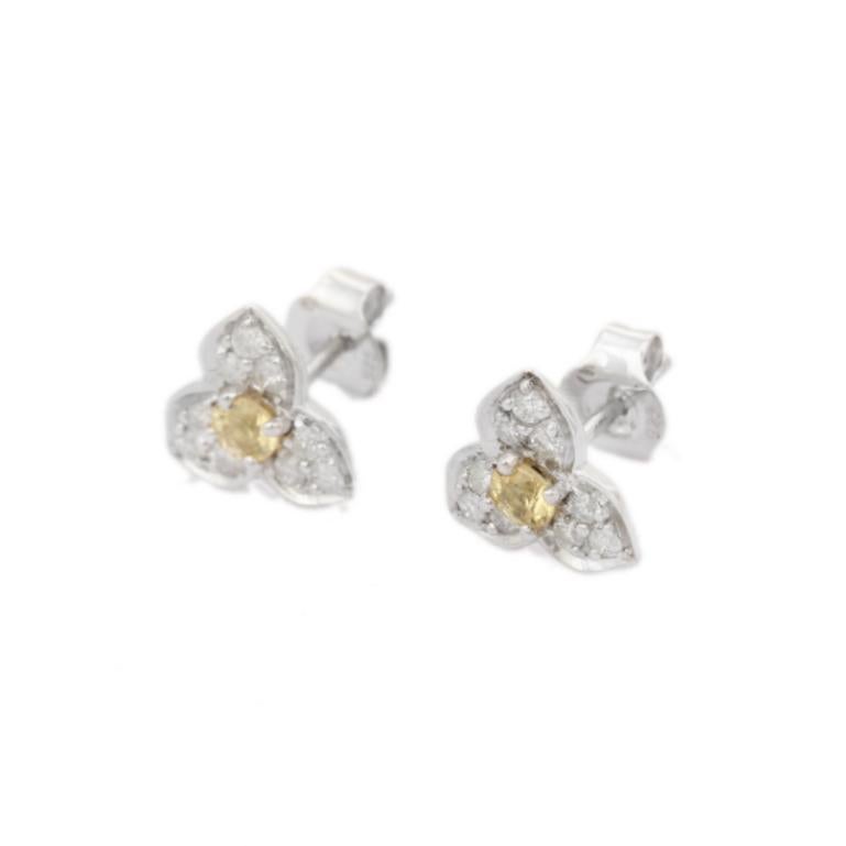 Dainty Yellow Sapphire Diamond Trillium Flower Stud Earrings in Sterling Silver In New Condition For Sale In Houston, TX