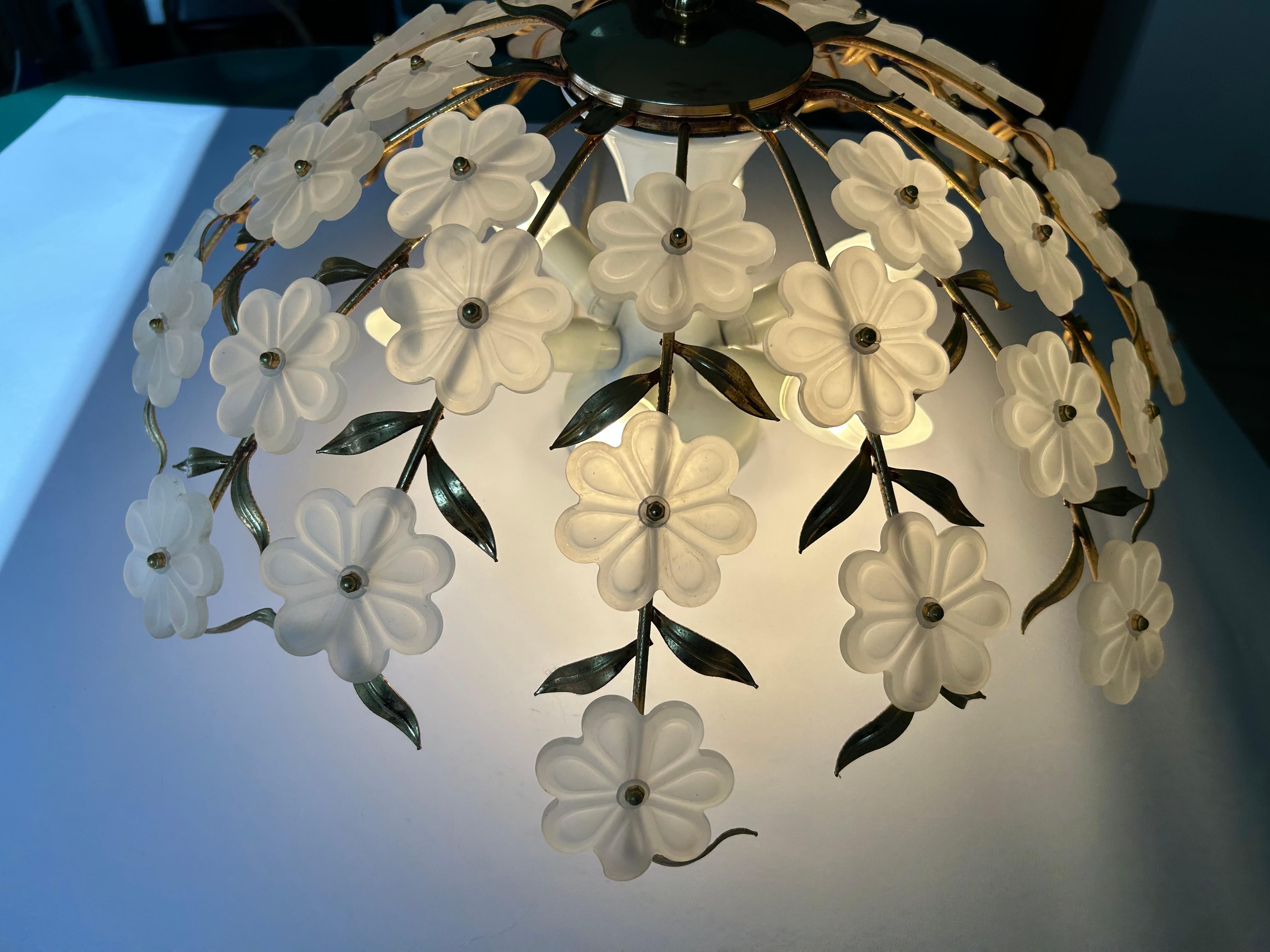 Daisies in the Mist, Poetic Murano Ceiling Light, 1980's For Sale 4
