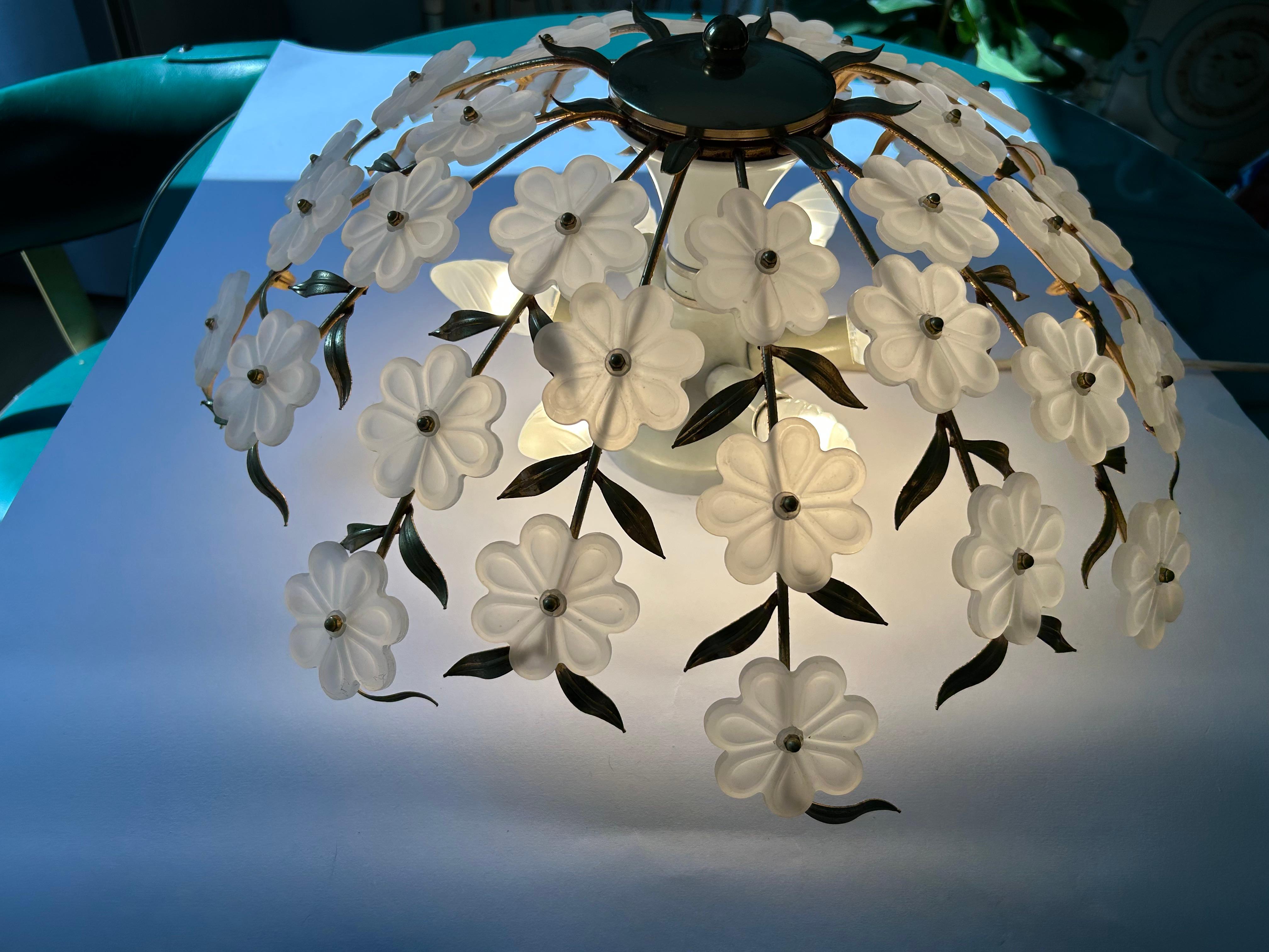 Daisies in the Mist, Poetic Murano Ceiling Light, 1980's For Sale 5