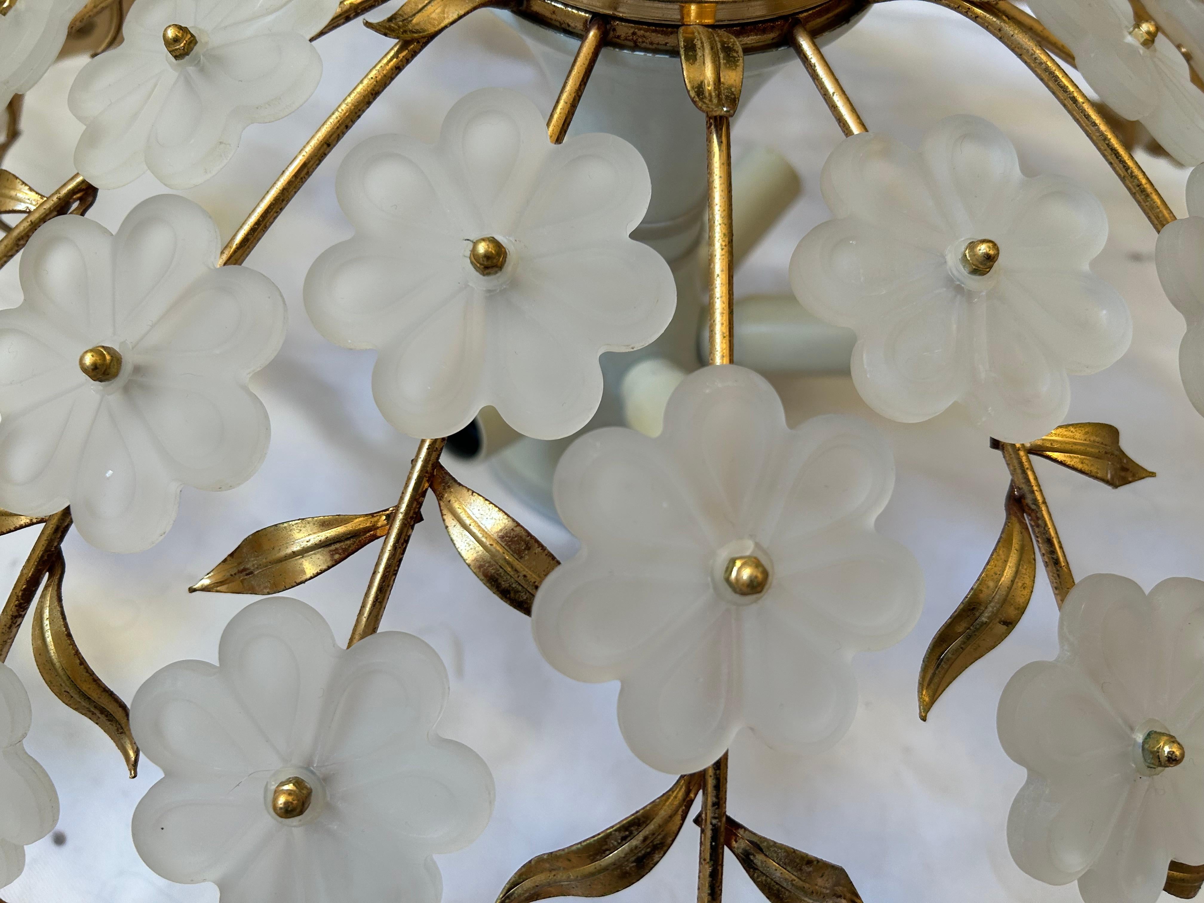 Hand-Crafted Daisies in the Mist, Poetic Murano Ceiling Light, 1980's For Sale