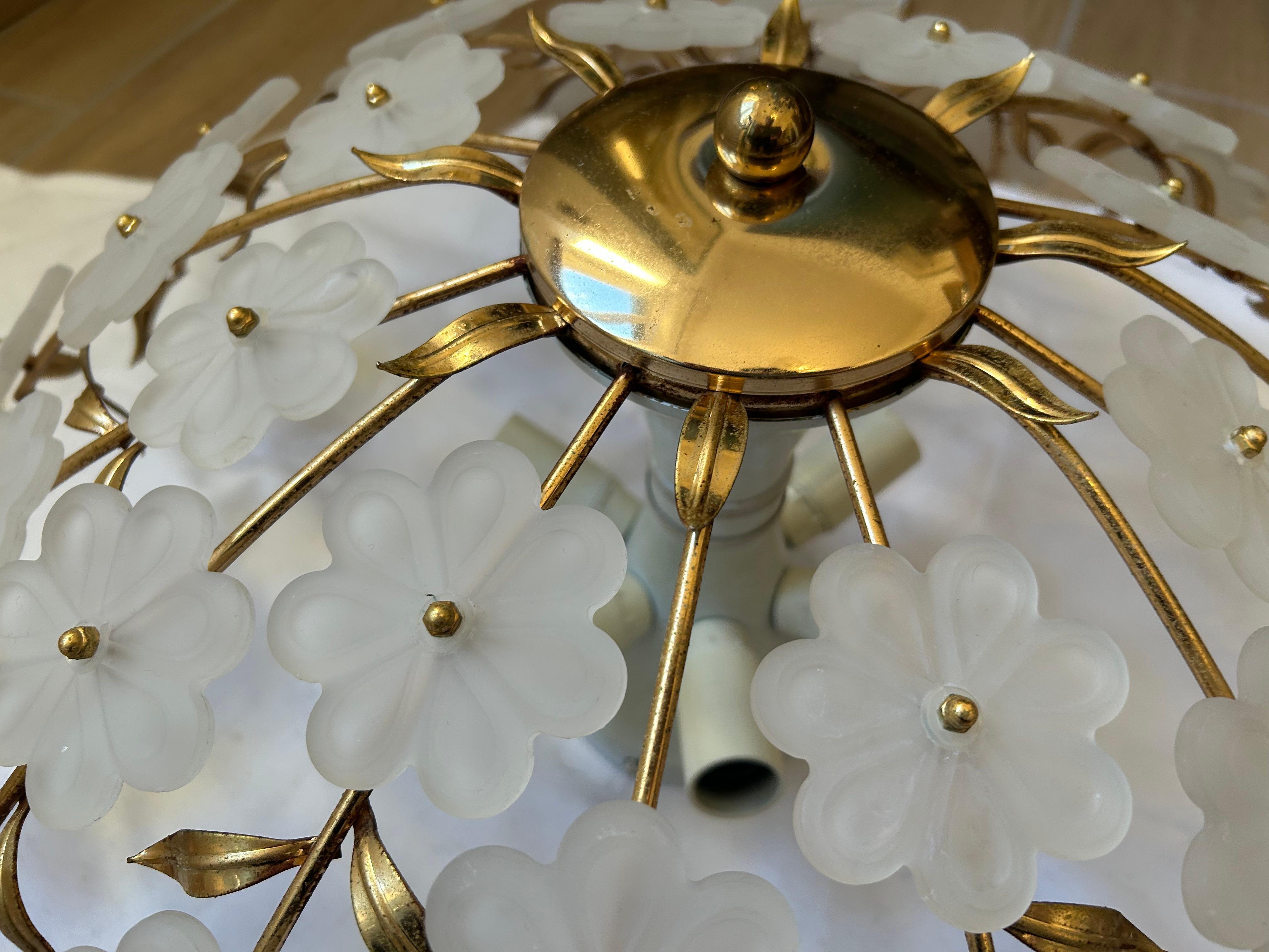 Daisies in the Mist, Poetic Murano Ceiling Light, 1980's In Good Condition For Sale In Budapest, HU