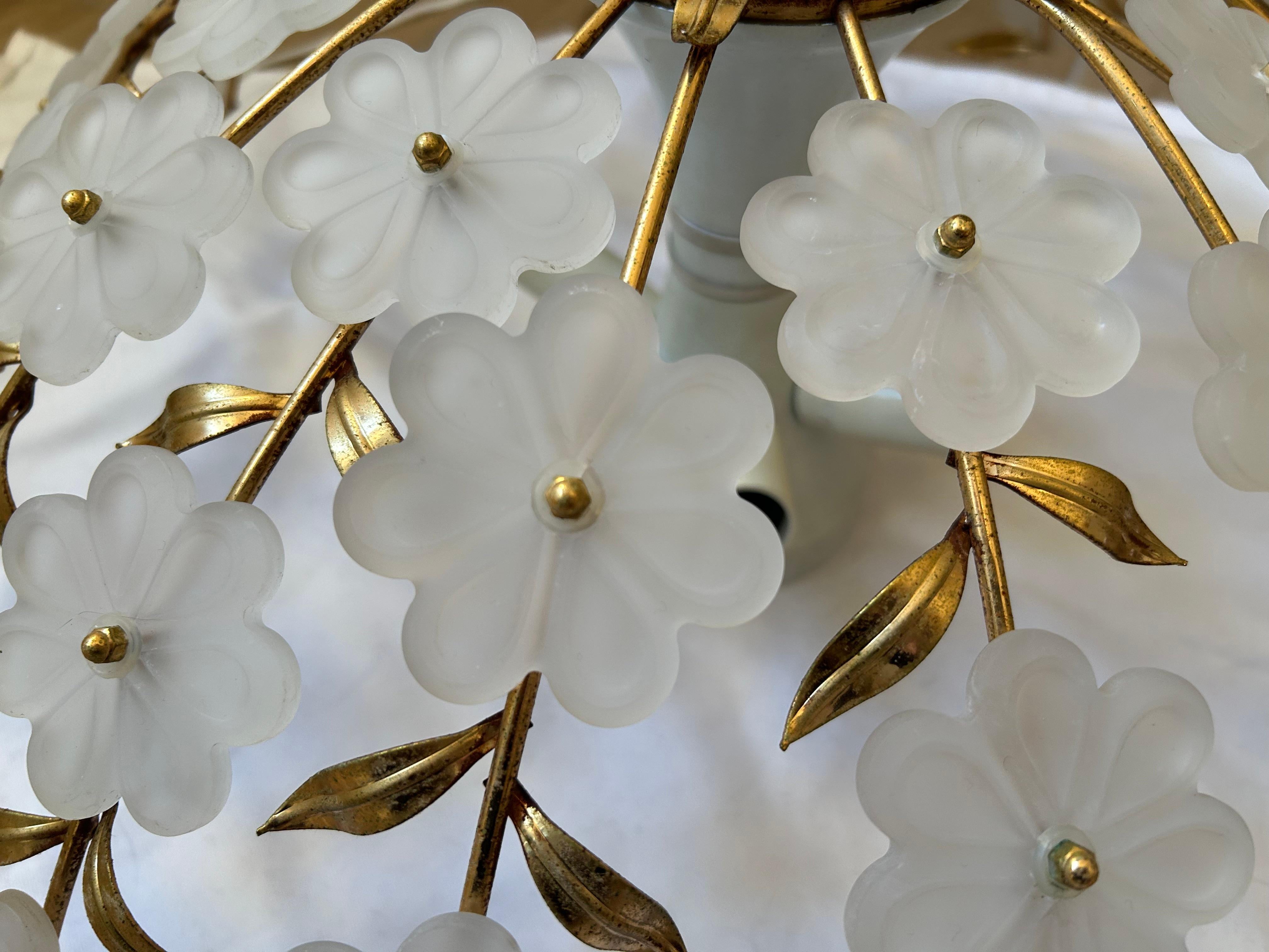 Late 20th Century Daisies in the Mist, Poetic Murano Ceiling Light, 1980's For Sale