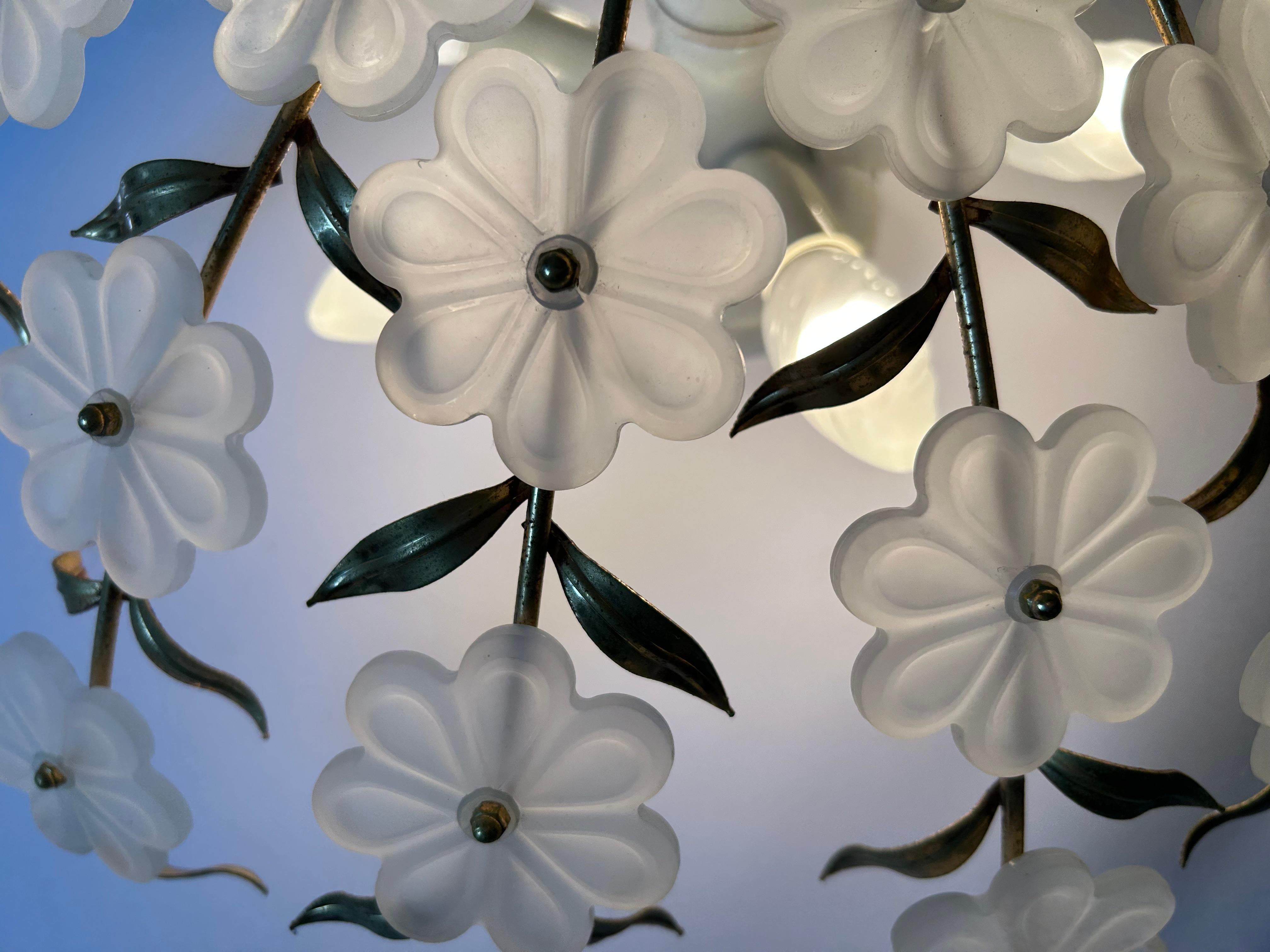 Daisies in the Mist, Poetic Murano Ceiling Light, 1980's For Sale 1