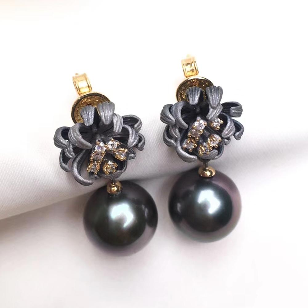 【Vine Symphony】Daisy Bloom Boucles d'oreilles sculptées en or noir 18k et perles de Tahiti Pour femmes en vente