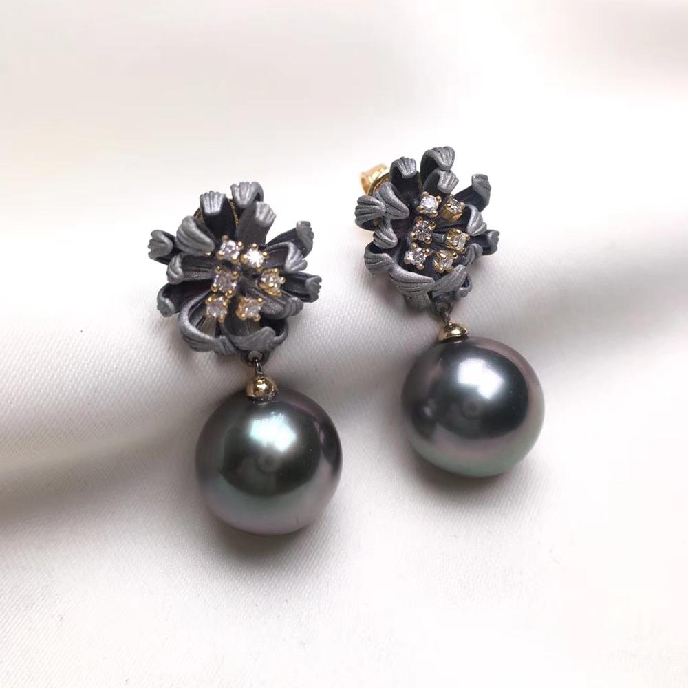【Vine Symphony】Daisy Bloom Boucles d'oreilles sculptées en or noir 18k et perles de Tahiti en vente 2