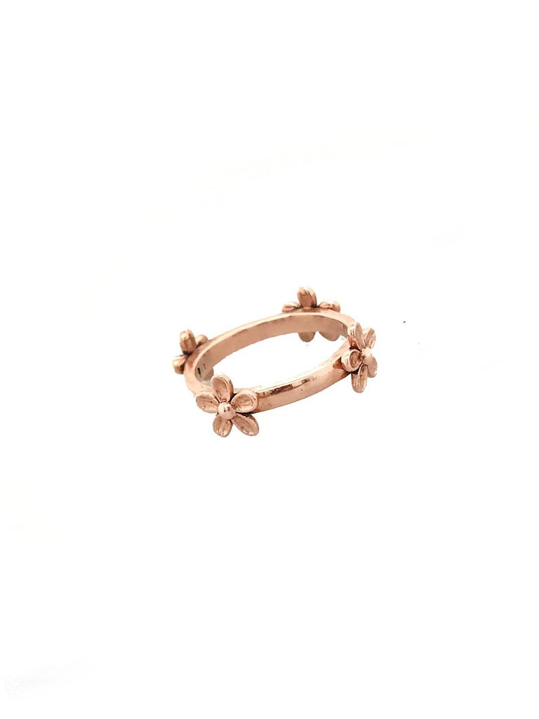 Customizable Daisy Chain Band in 18ct Rose Gold For Sale at 1stDibs