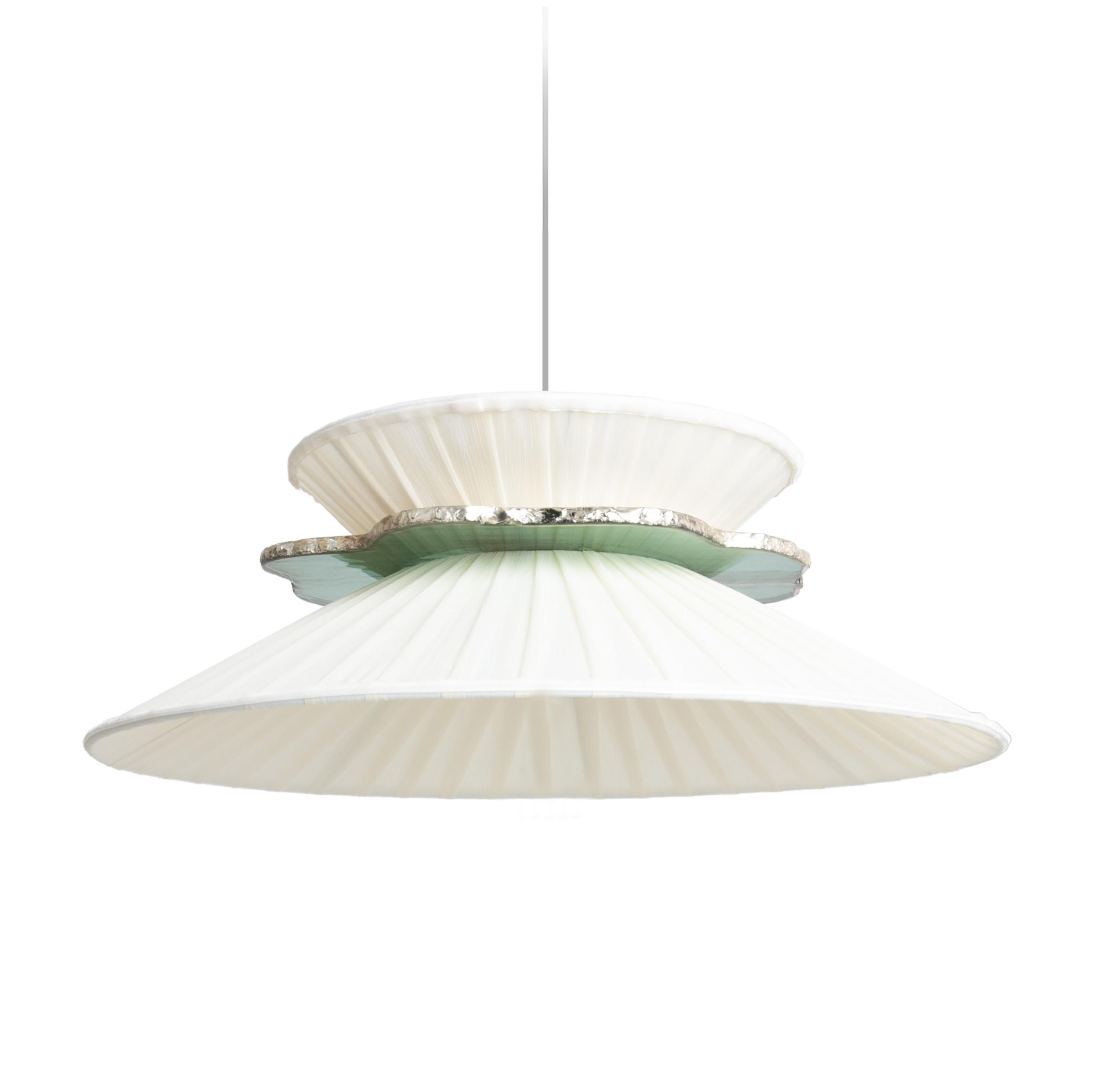 This light object is a contemporary piece, entirely made in Tuscany-Italy and 100% of Italian origin.
Daisy is inspired by flowering of the daisy with her timeless simple charm.
Attractive, elegant, available in many versions, sizes, colors, to