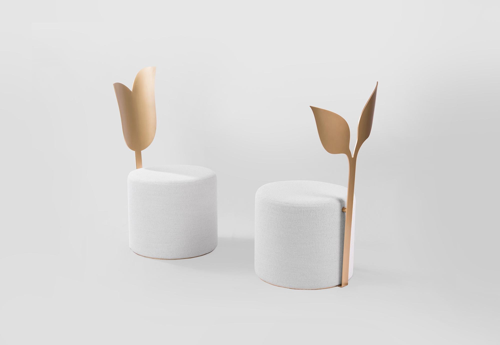 Moderno Pouf contemporaneo Daisy in metallo e tessuto in vendita