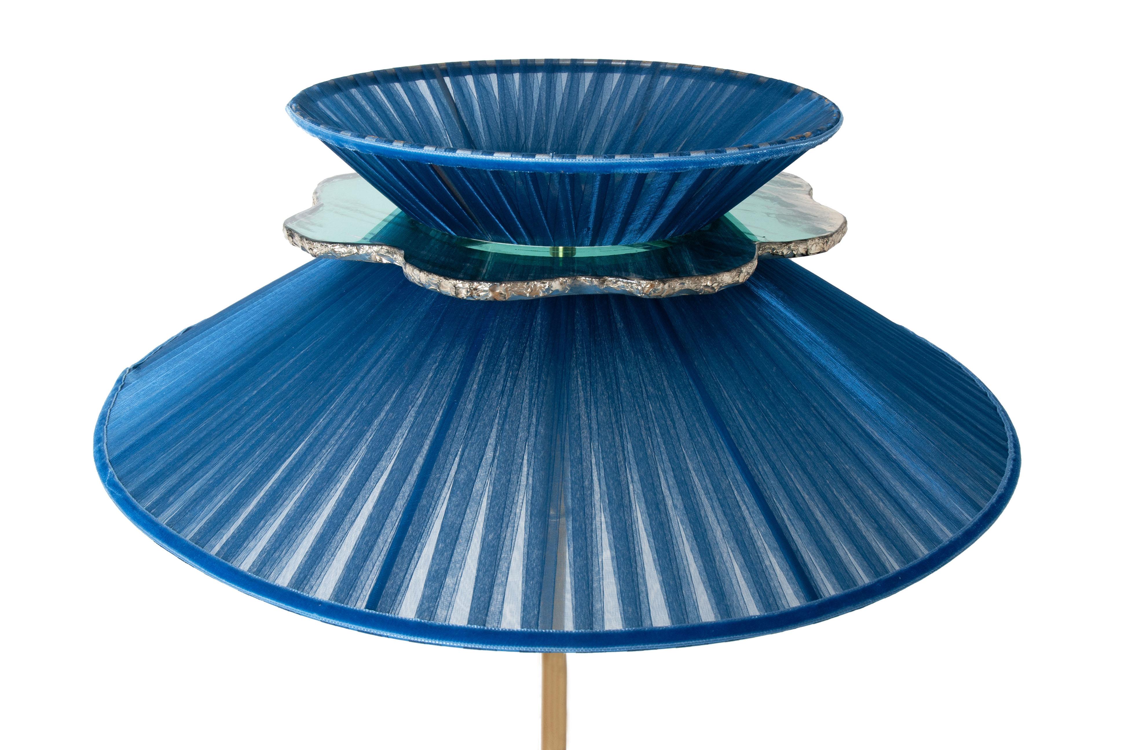 DAISY 

The Contemporary-Renaissance Lady

For more than 22 years we have been committed to offering you unique collections in terms of design and quality. Using an ancestral manufacturing silvering method, all our iconic items are handmade crafted