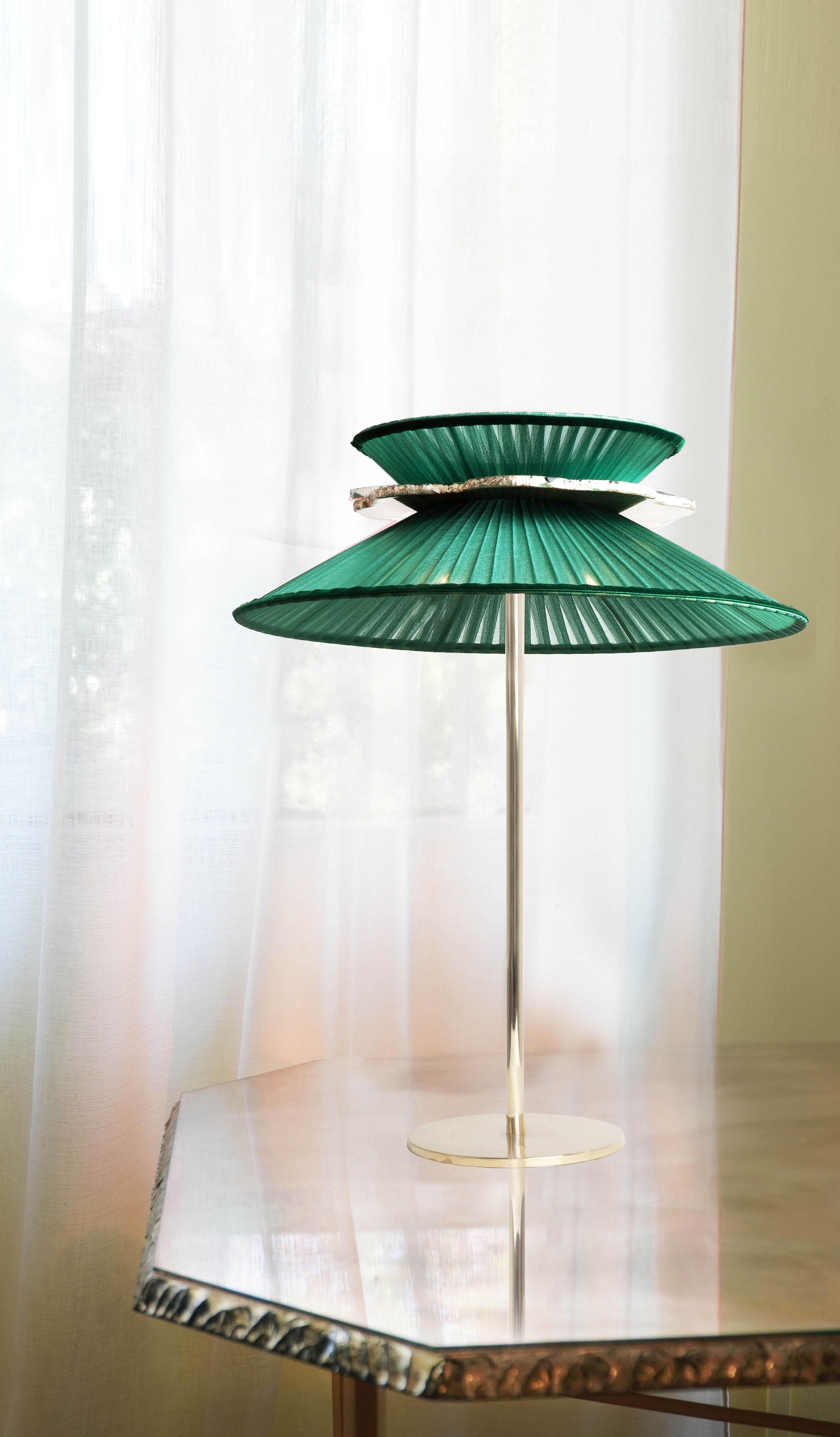 Daisy Contemporary Table Lamp 44 Emerald Silk Glass Silvered Necklace, Brass In New Condition For Sale In Pietrasanta, IT