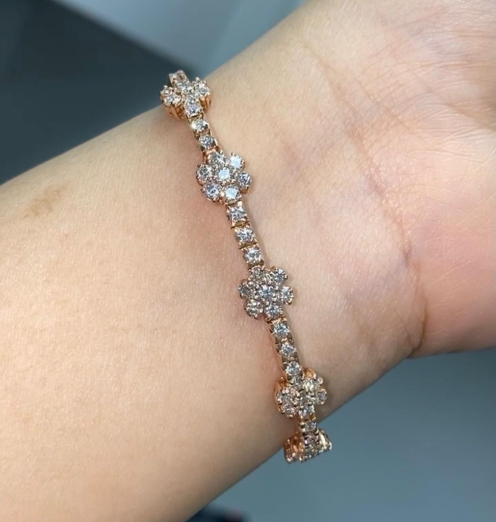 Gänseblümchen-Diamant-Armreif aus 18 Karat Roségold (Rundschliff) im Angebot