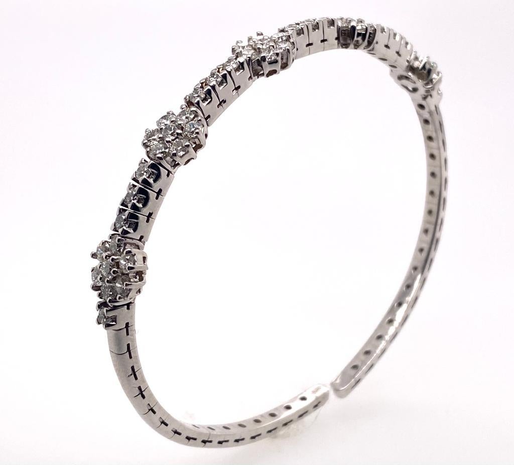 Contemporain Bracelet jonc marguerite en or blanc 18 carats et diamants en vente