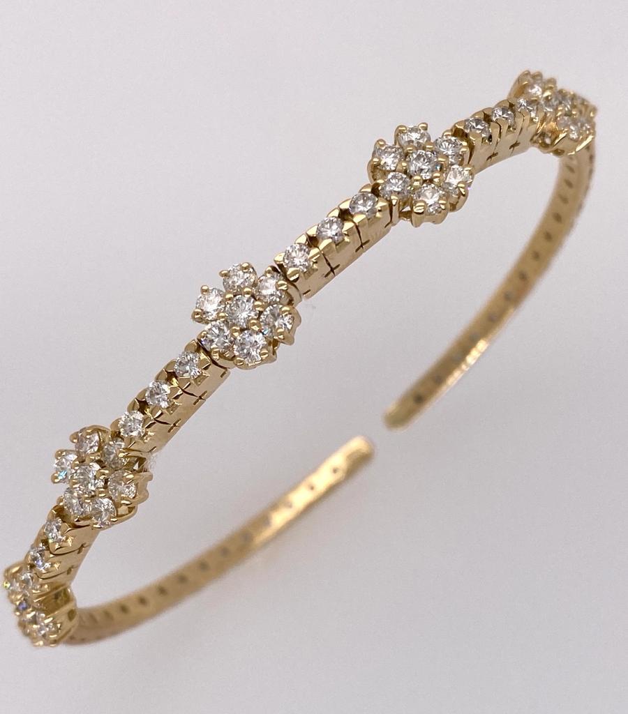 Contemporain Bracelet jonc marguerite en or jaune 18 carats et diamants en vente