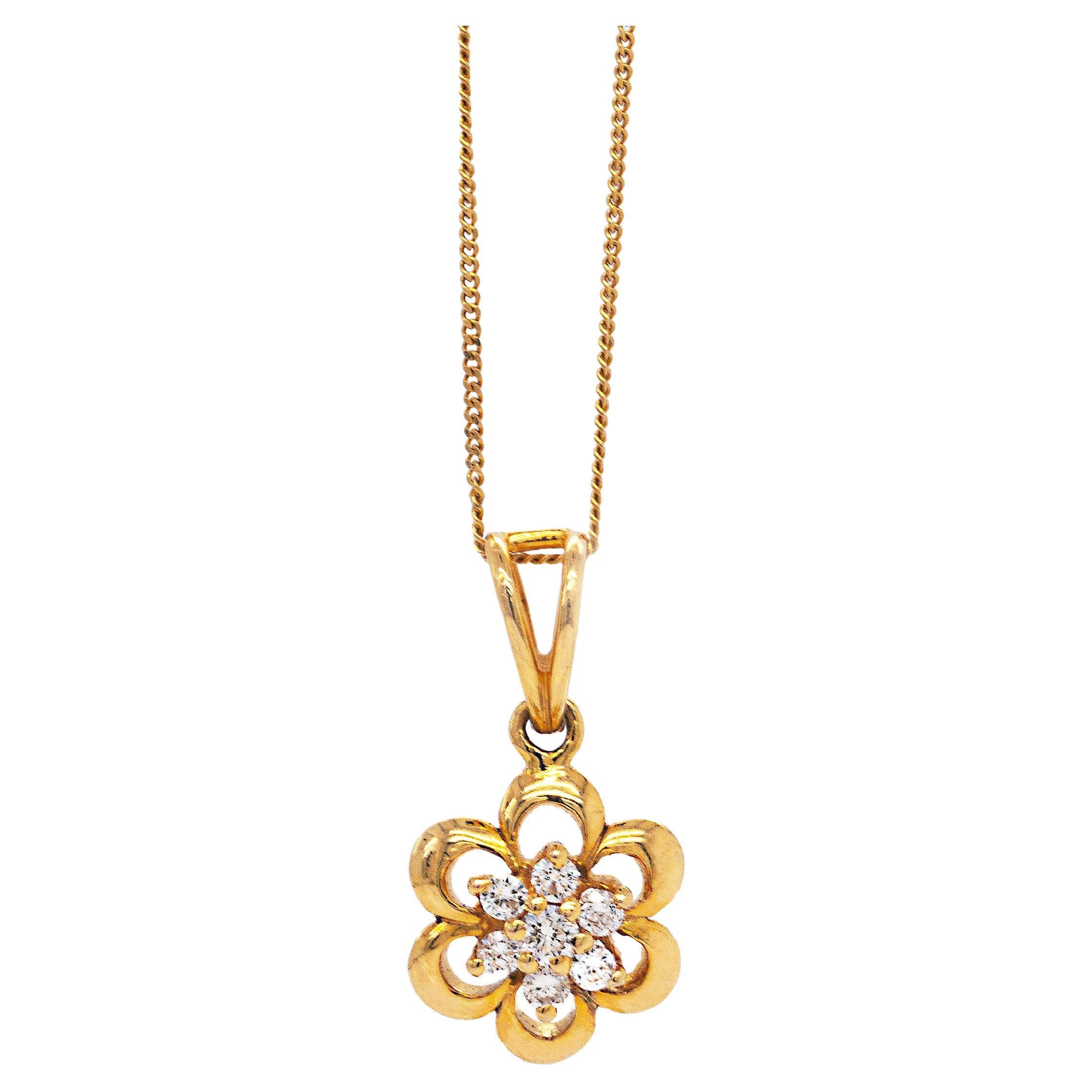 Daisy Diamond Cluster 18 Carat Yellow Gold Flower Pendant and Chain For Sale