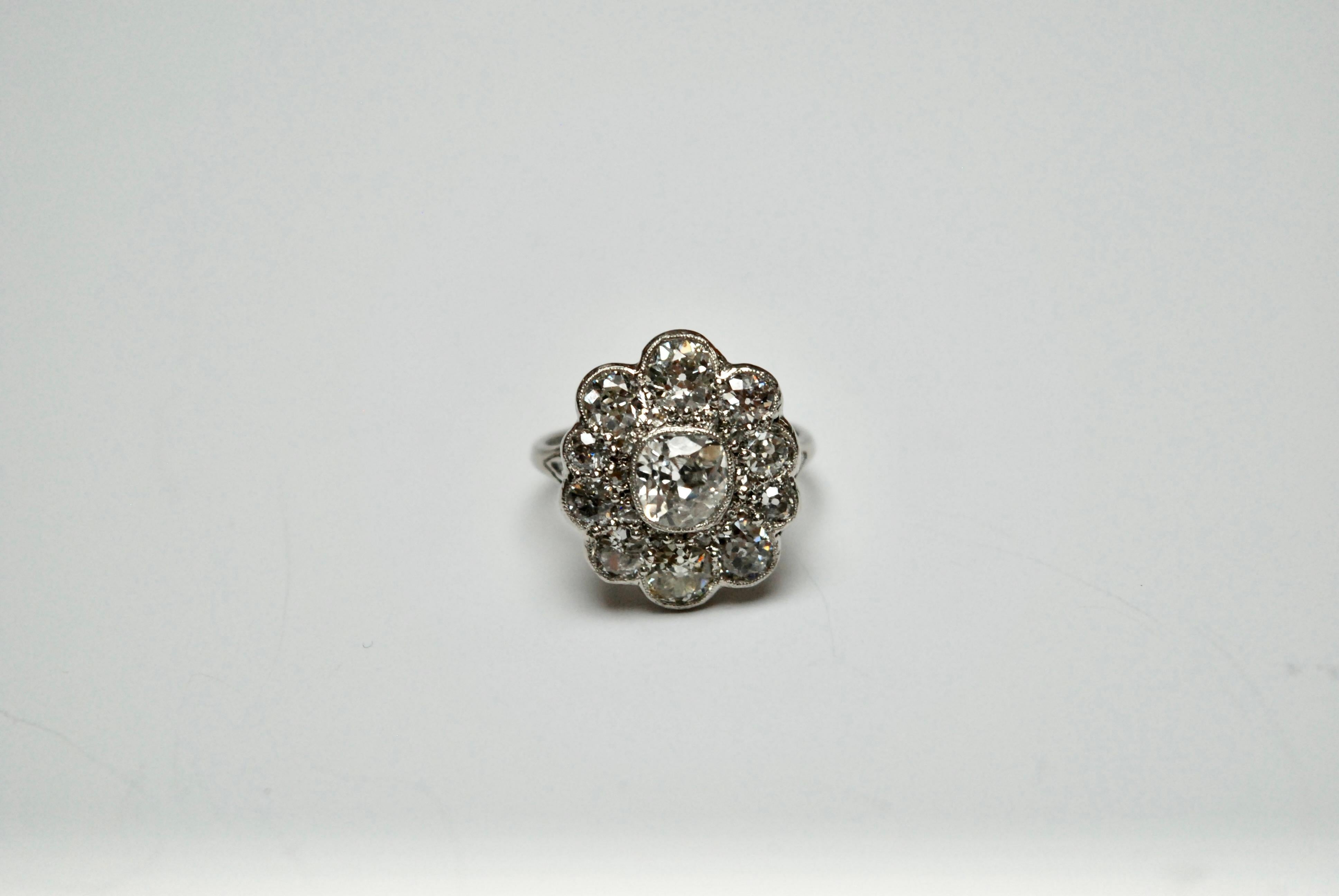 Gänseblümchen-Diamant-Cluster-Ring, frühes 20. Jahrhundert 1