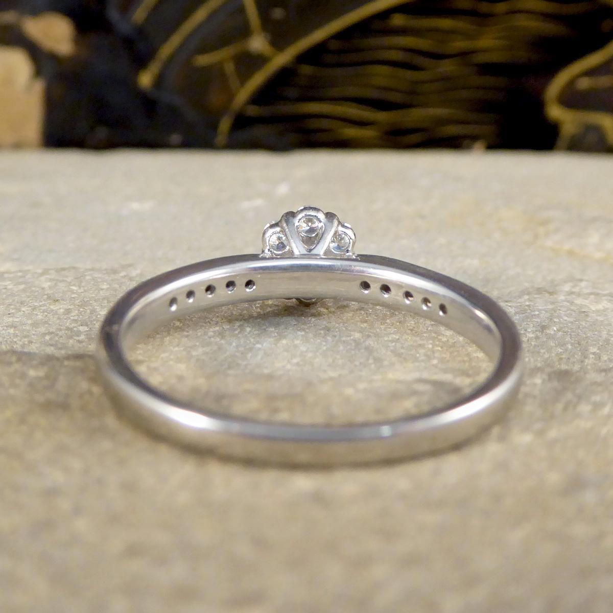 Brilliant Cut Daisy Diamond Cluster Ring with Diamond Shoulders in Platinum