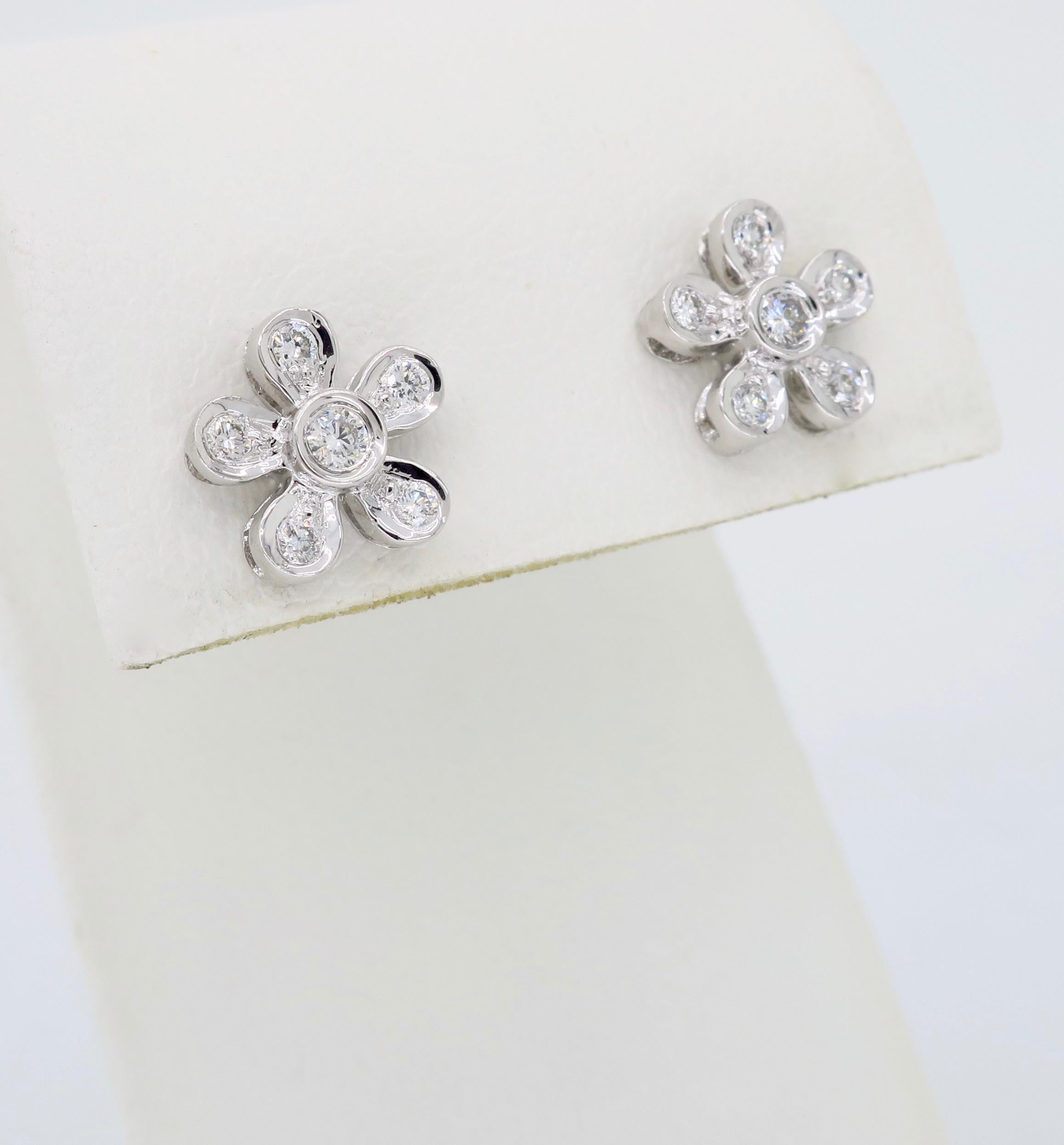 Women's or Men's Daisy Diamond Stud Earrings in 18 Karat White Gold