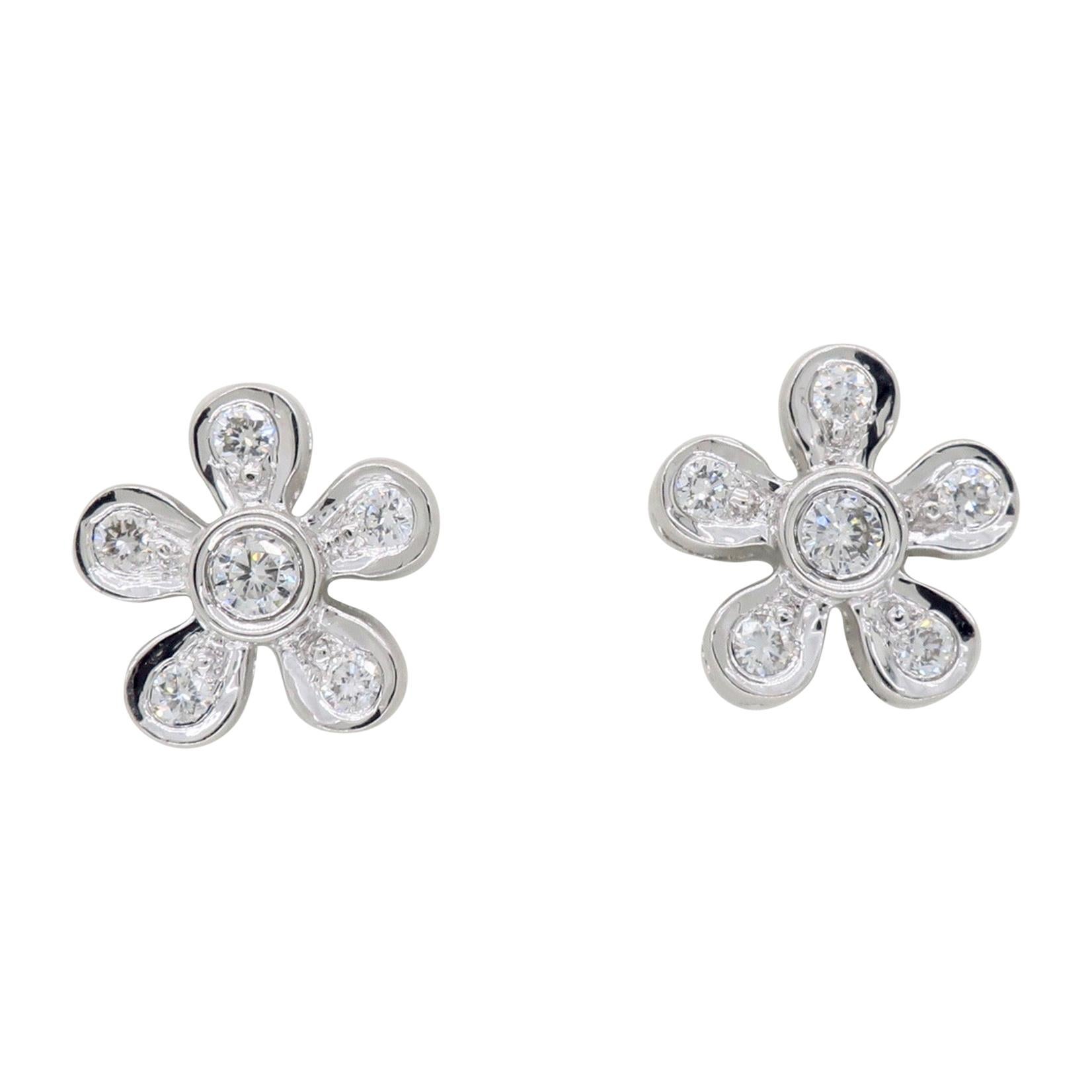 Daisy Diamond Stud Earrings in 18 Karat White Gold