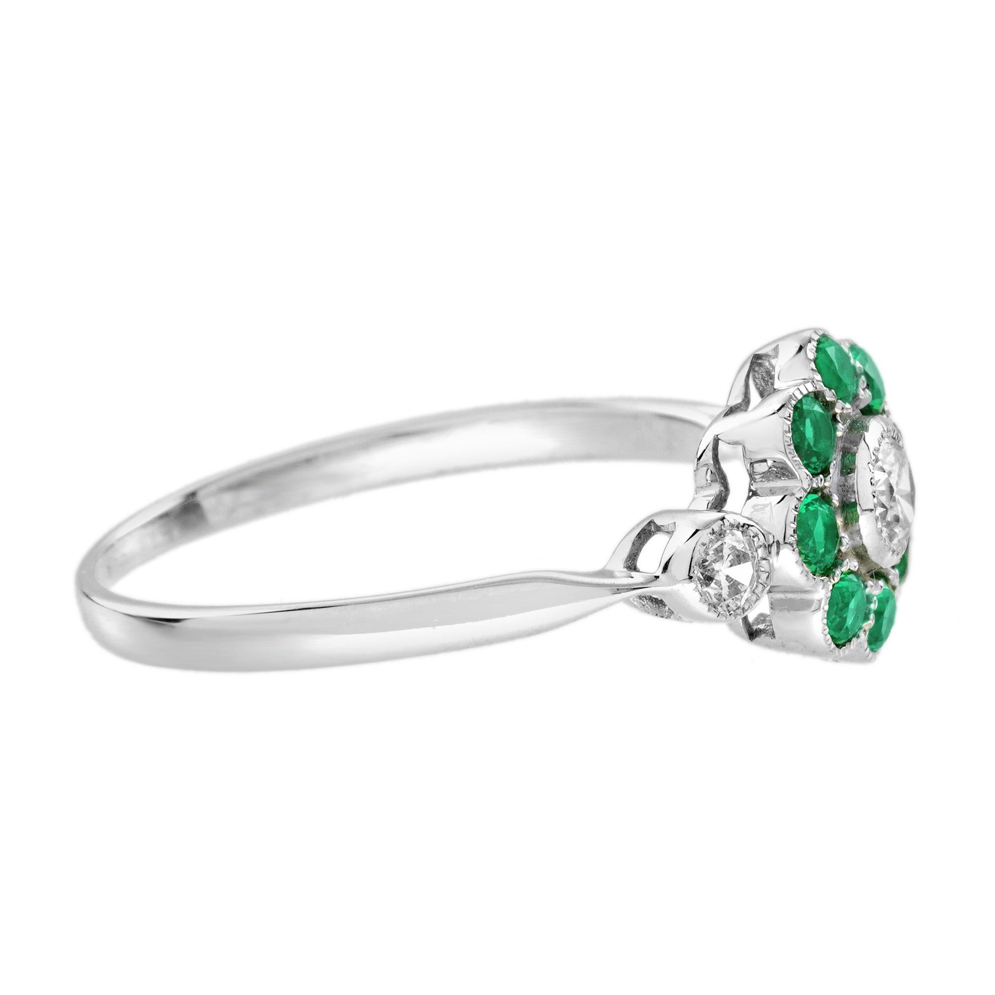 Art déco Bague florale en or blanc 14 carats, diamant marguerite et émeraude en vente