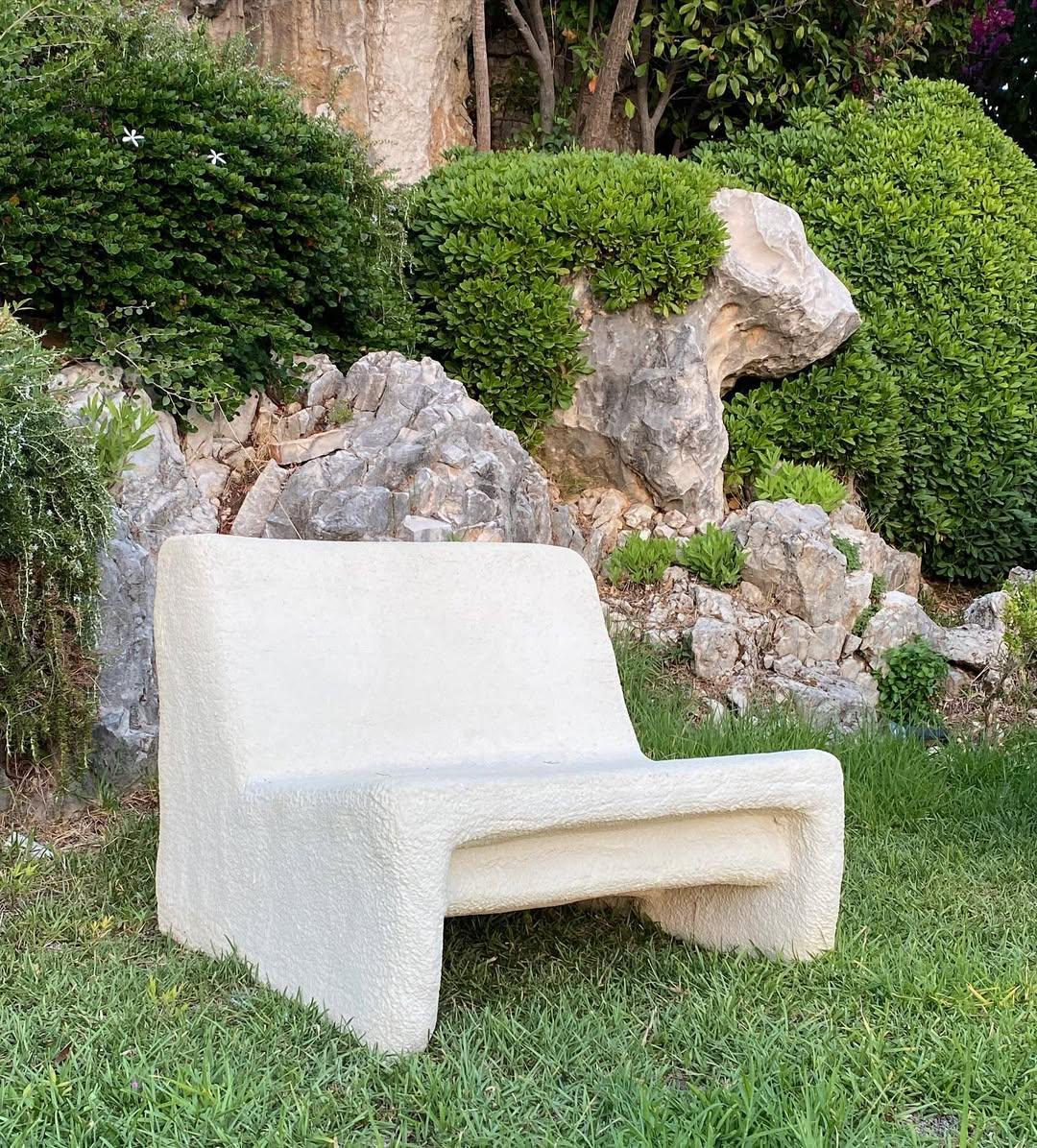 Silla escultórica Daisy - Interior - Exterior Hormigón blanco by Mary-Lynn & Carlo, 2021
El Proyecto Elefante
Dimensiones: Al 60 x An 69 x Pr 81 cm
Materiales: hormigón coloreado, espuma de poliestireno
Acabado: repele el agua y las