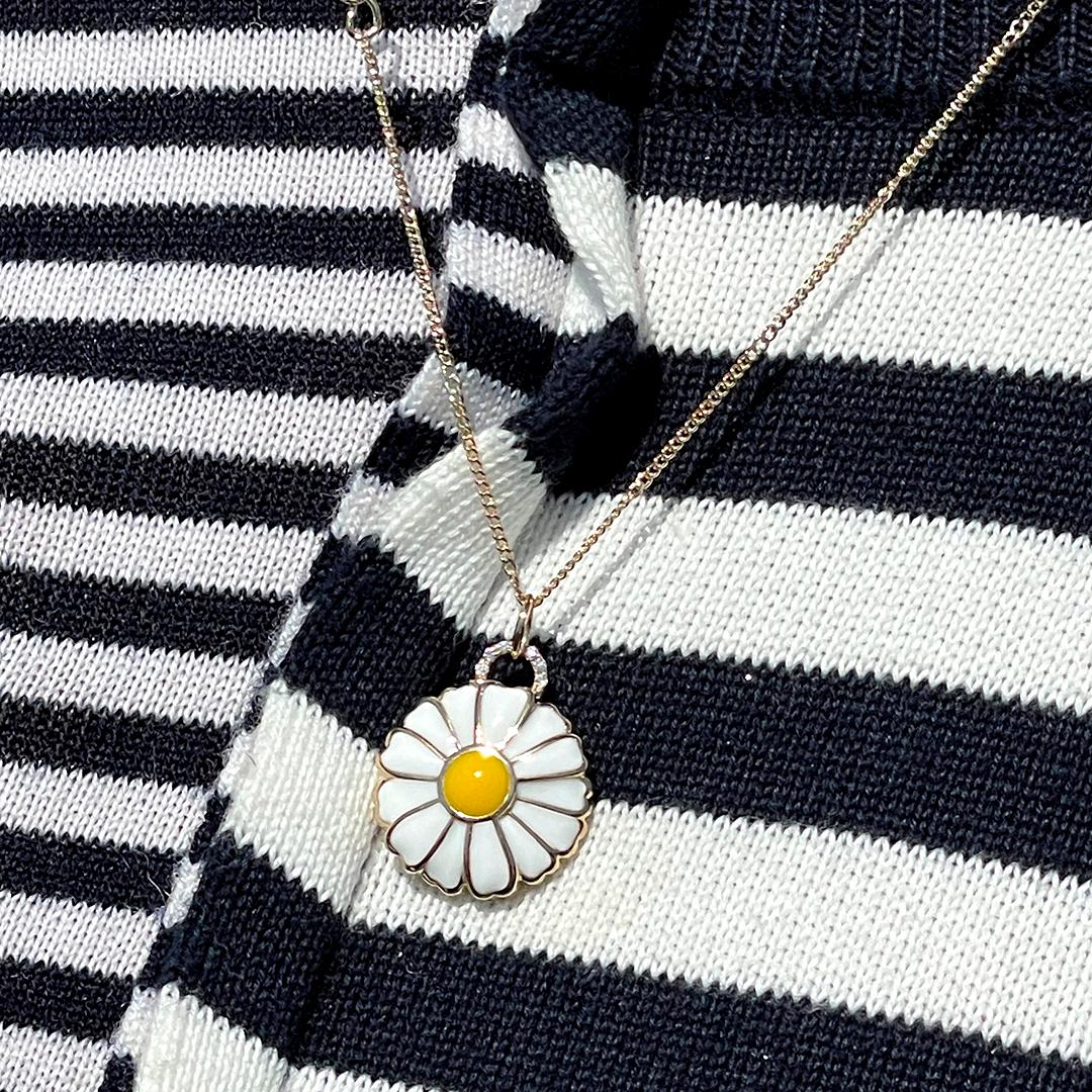 Round Cut Daisy Enamel Necklace with Diamonds For Sale