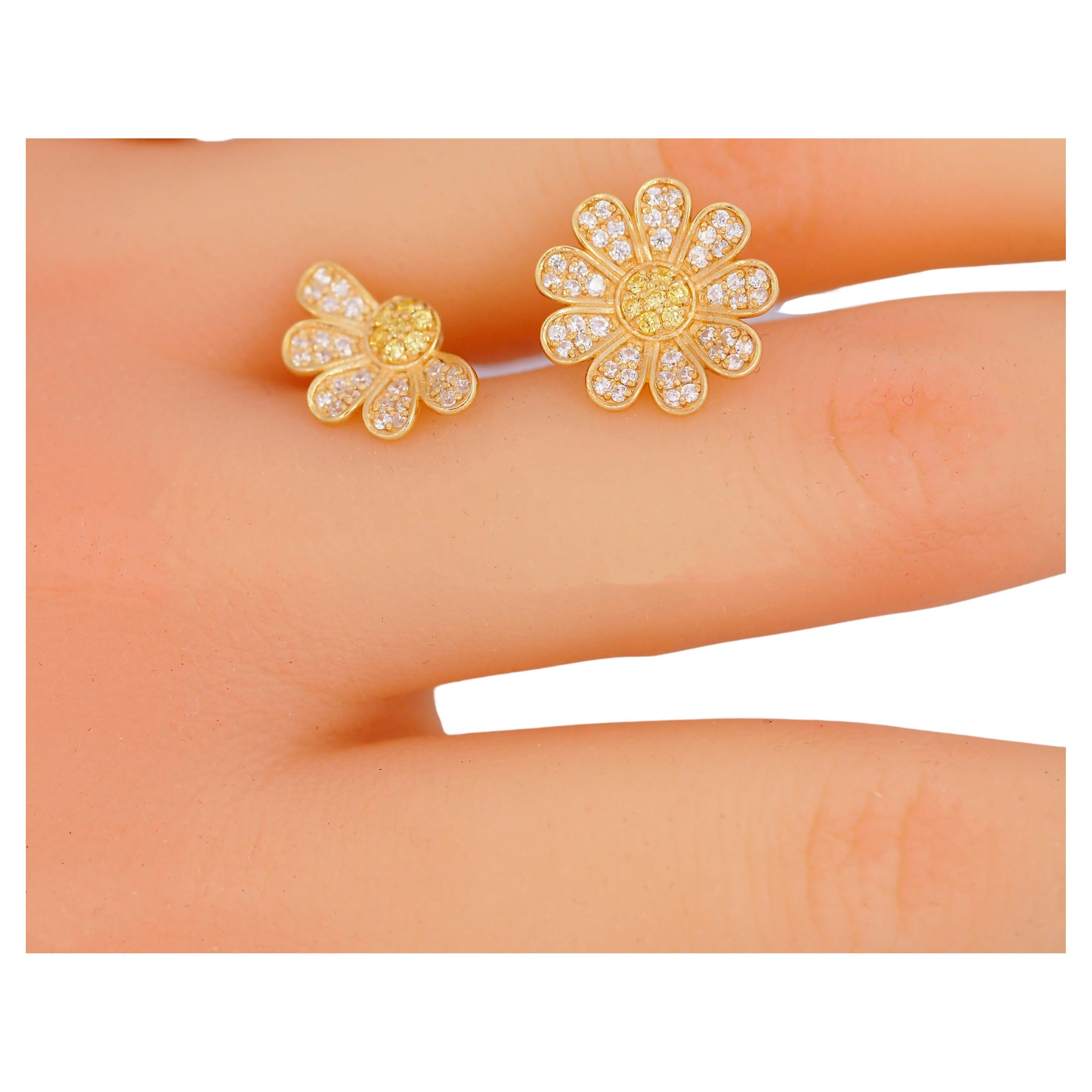 Daisy flower 14k gold earrings: Love Me, Love Me Not earrings studs For Sale