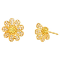 Daisy flower 14k gold earrings studs. 