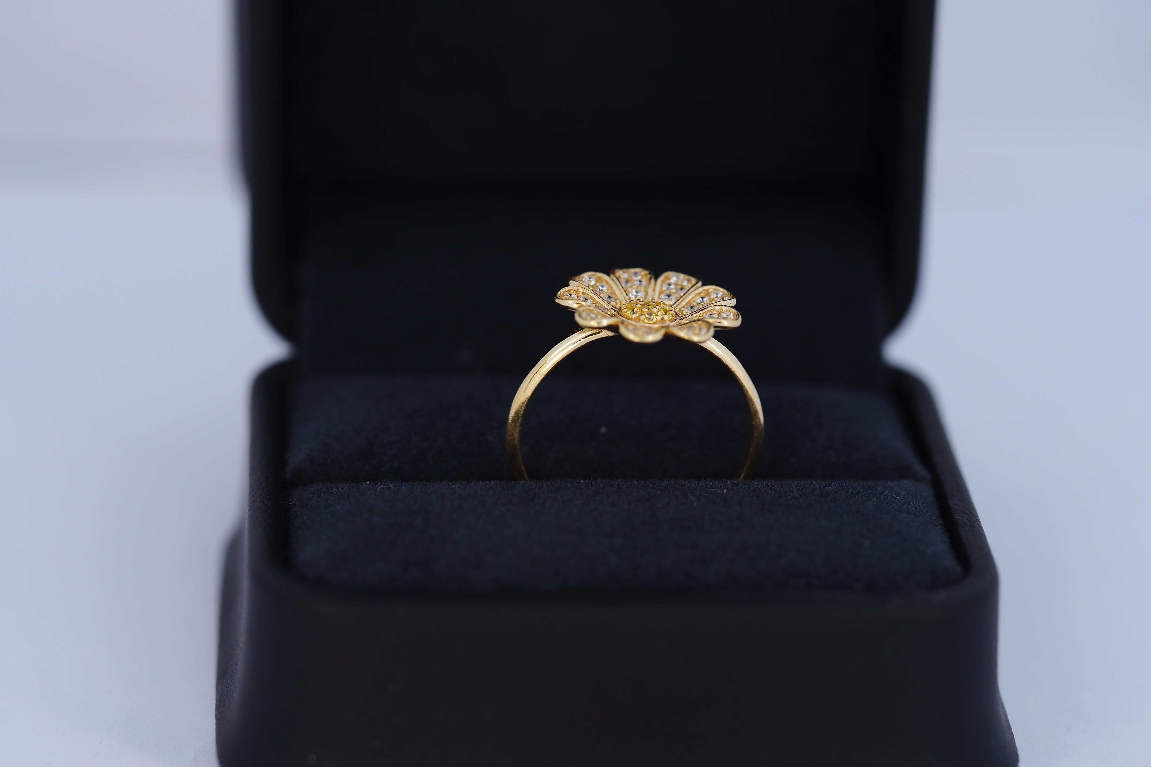 Round Cut Daisy flower 14k gold ring For Sale