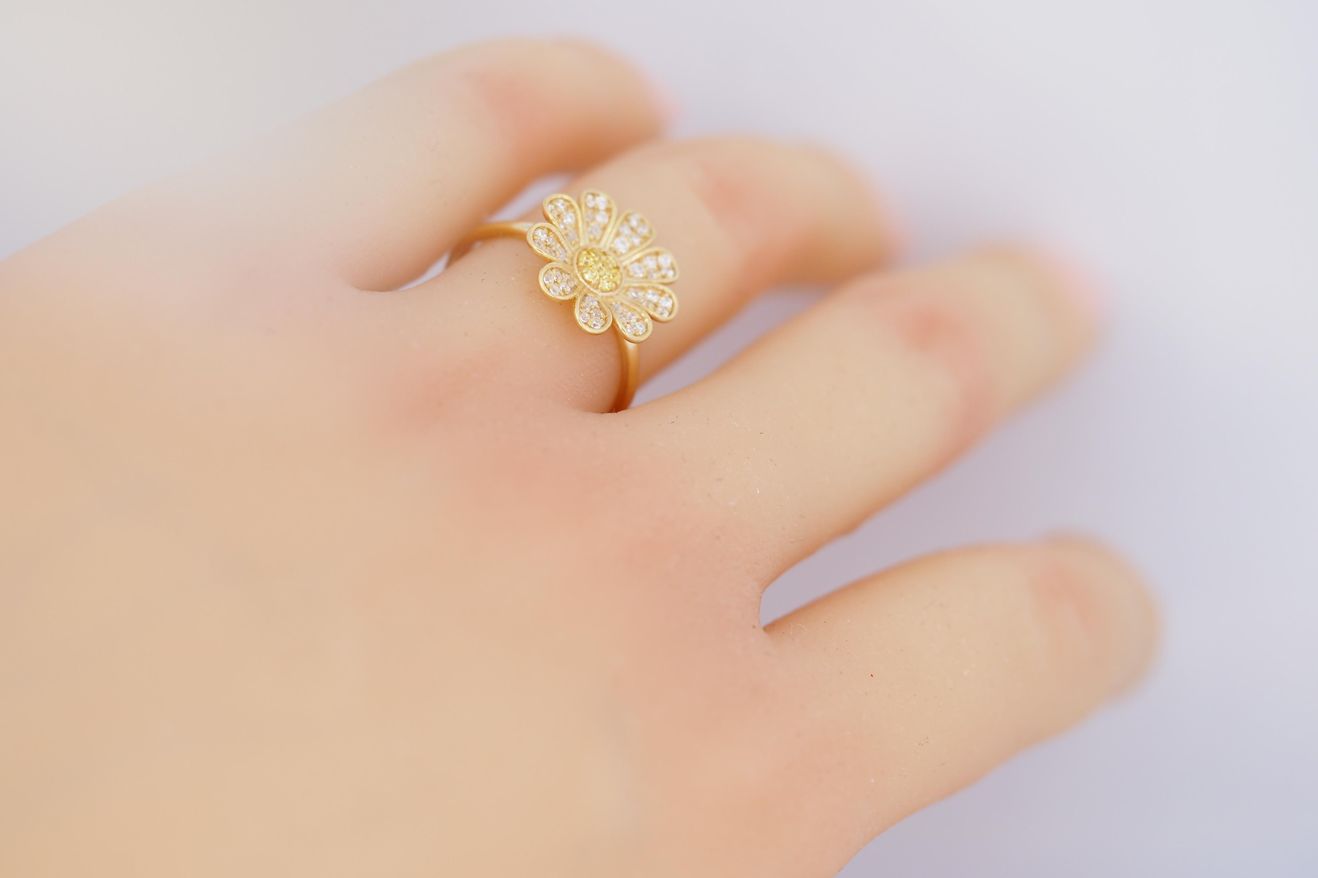 Women's or Men's Daisy flower 14k gold ring For Sale