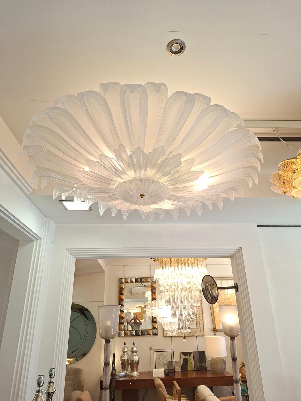 Plafoniera in vetro di Murano a forma di fiore di margherita in vendita 4