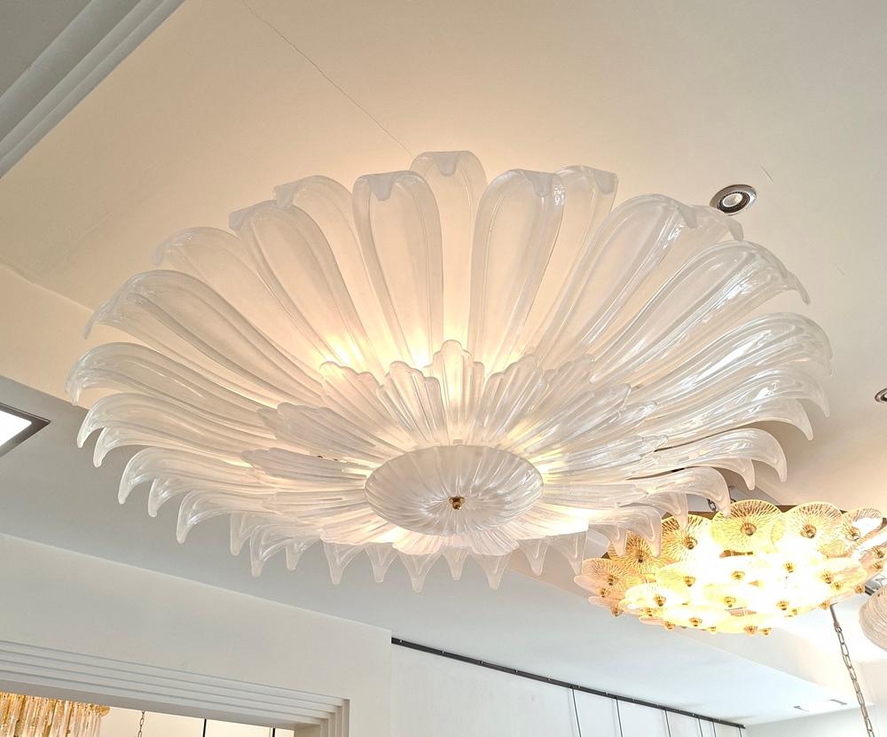Plafoniera in vetro di Murano a forma di fiore di margherita in vendita 3