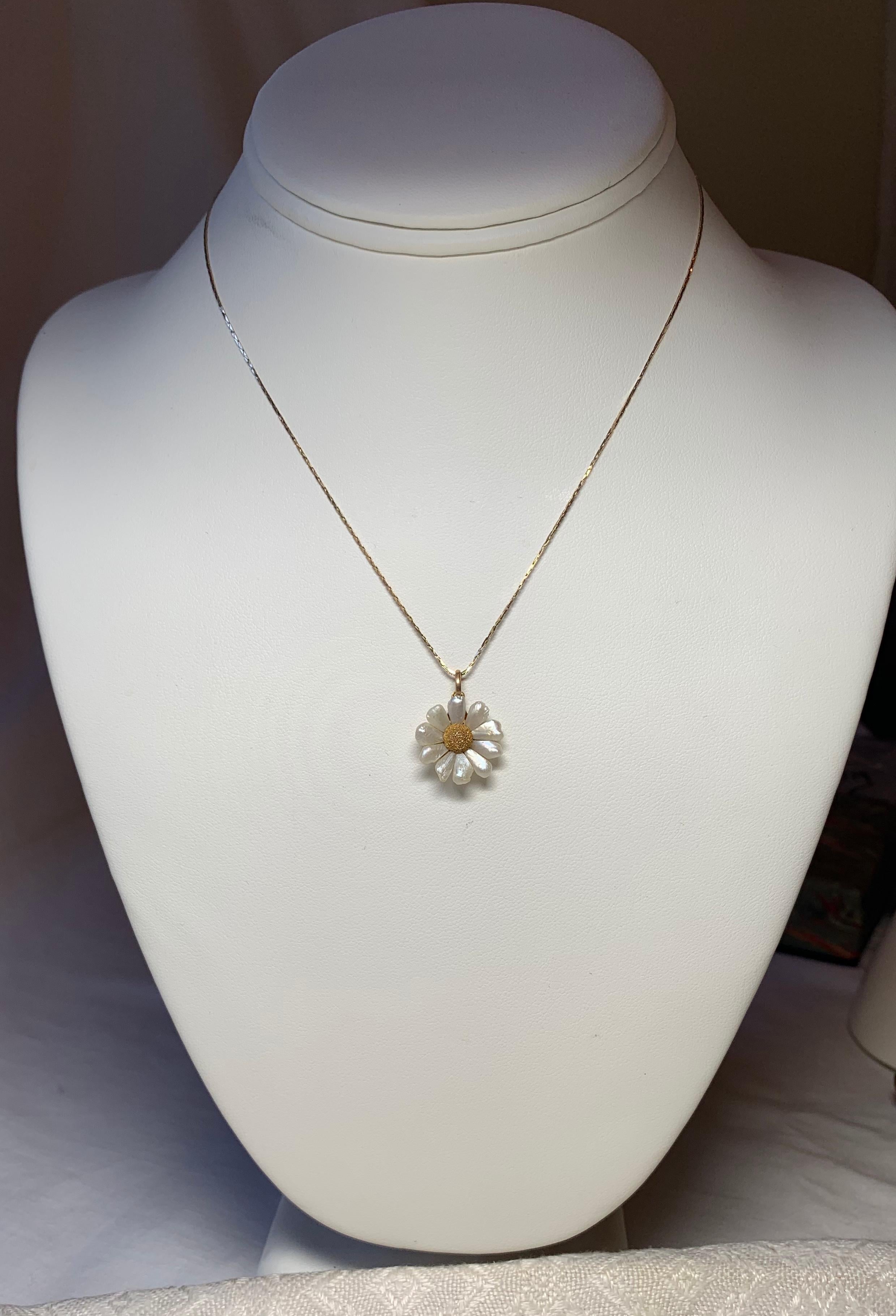 Modern Daisy Flower Pendant Lavaliere Charm Pearl 14 Karat Gold Estate
