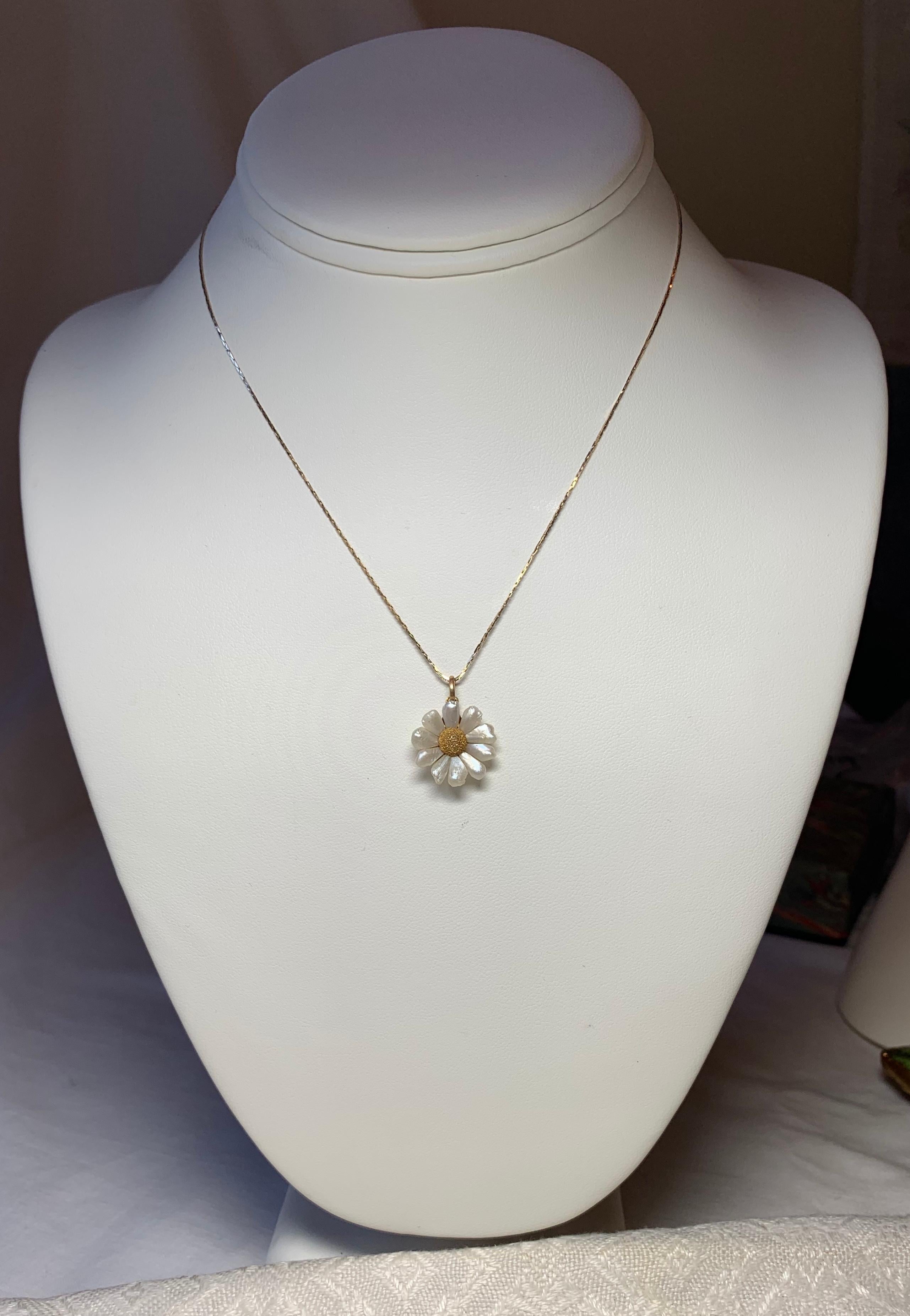 Women's Daisy Flower Pendant Lavaliere Charm Pearl 14 Karat Gold Estate