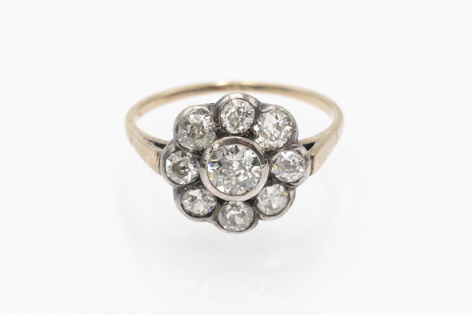 Art Nouveau Anello a margherita in oro e argento con vecchi diamanti taglio brillante. in vendita