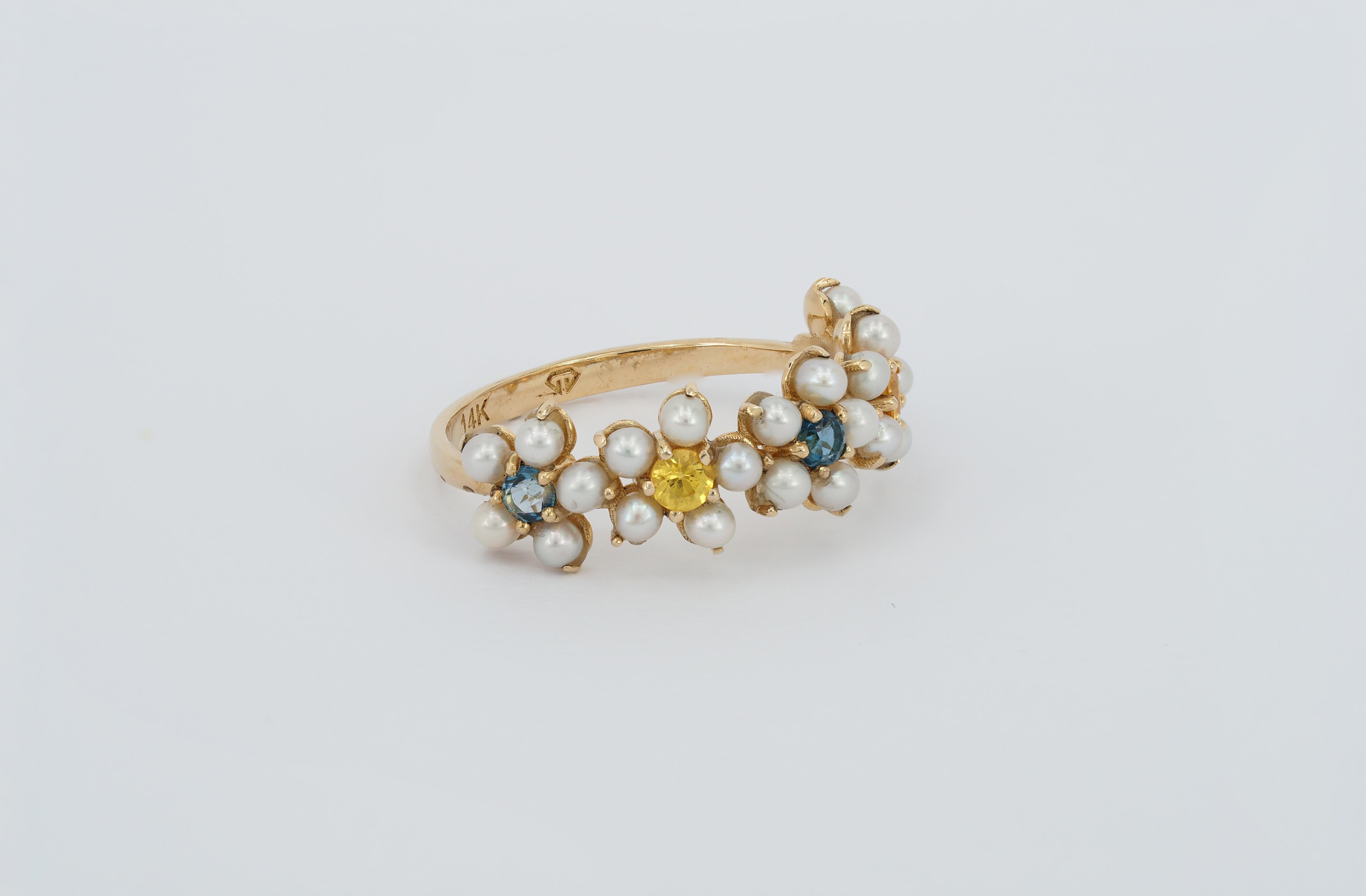 Round Cut Daisy gold ring with sapphires, pearls.  For Sale